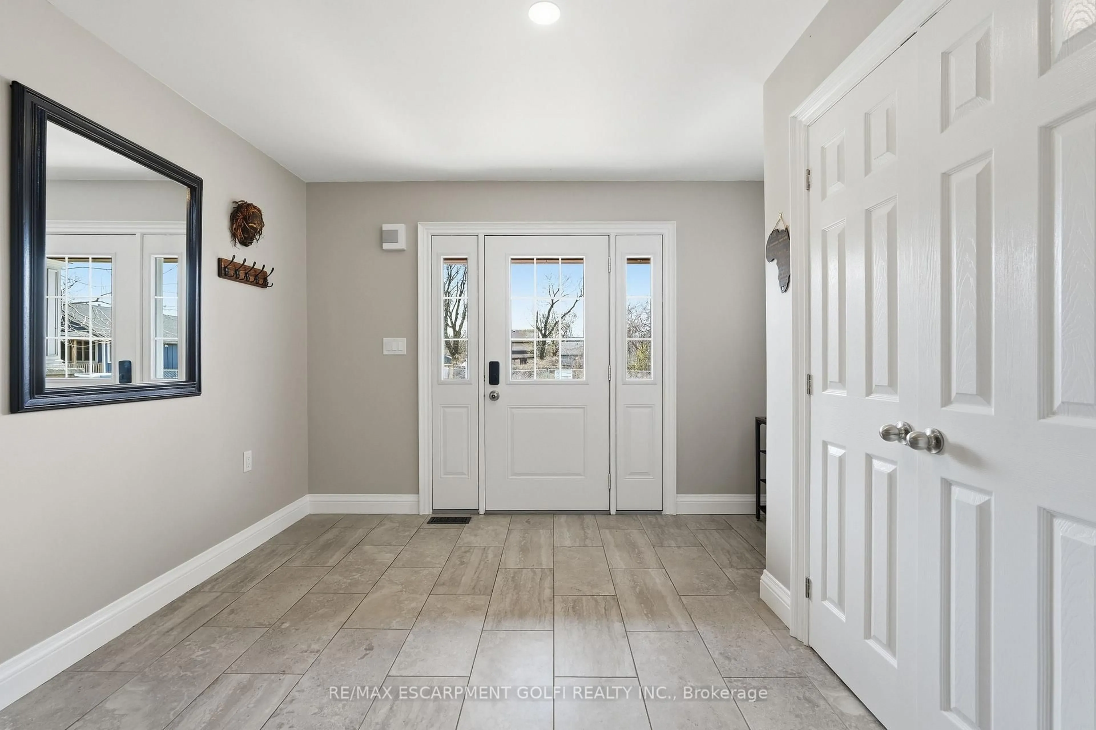 Indoor entryway for 3 REMBE Ave, Hamilton Ontario L8H 7G5