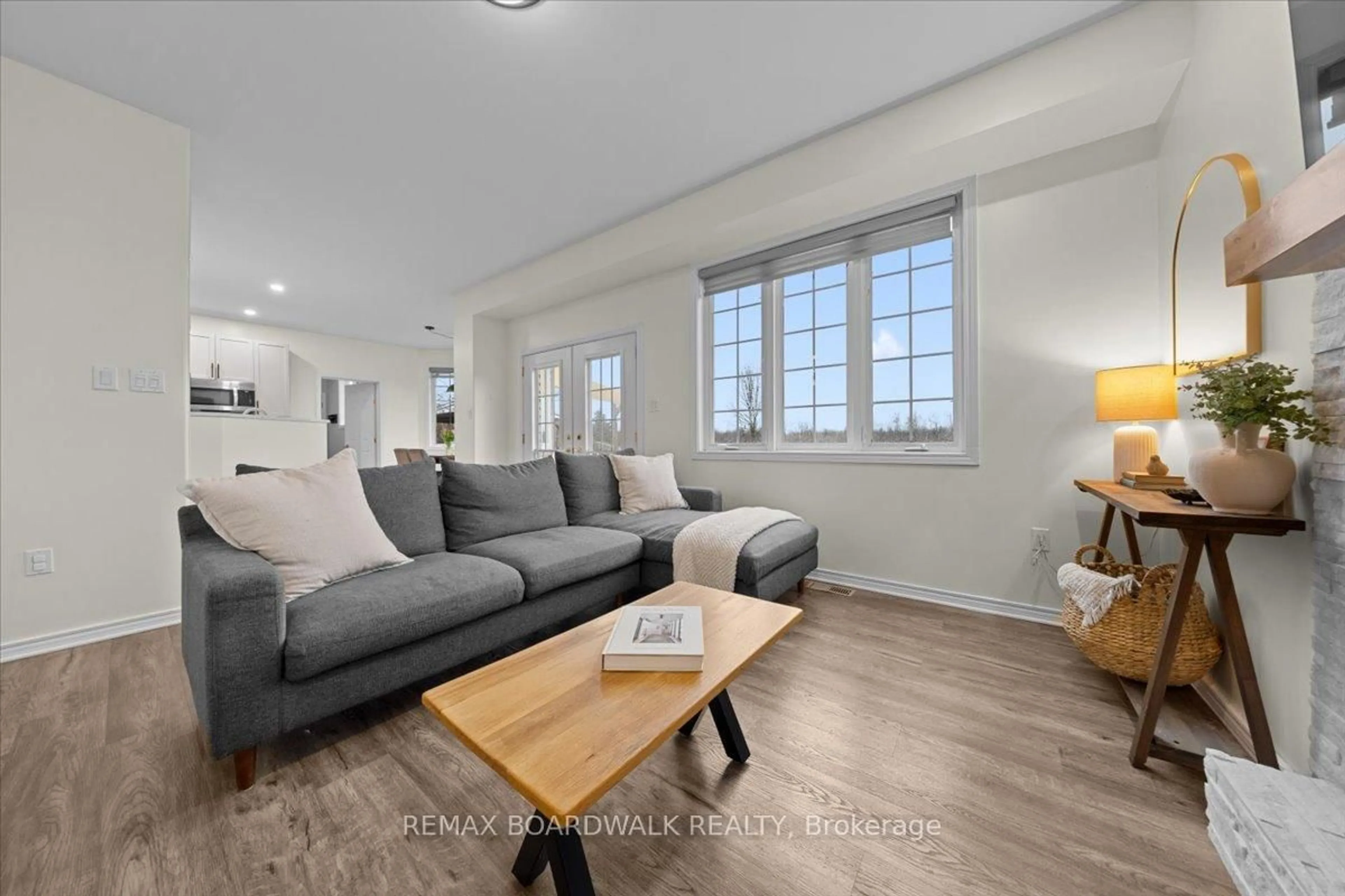 Living room with furniture, unknown for 8044 Craig Farm Dr, Metcalfe Ontario K0A 2P0