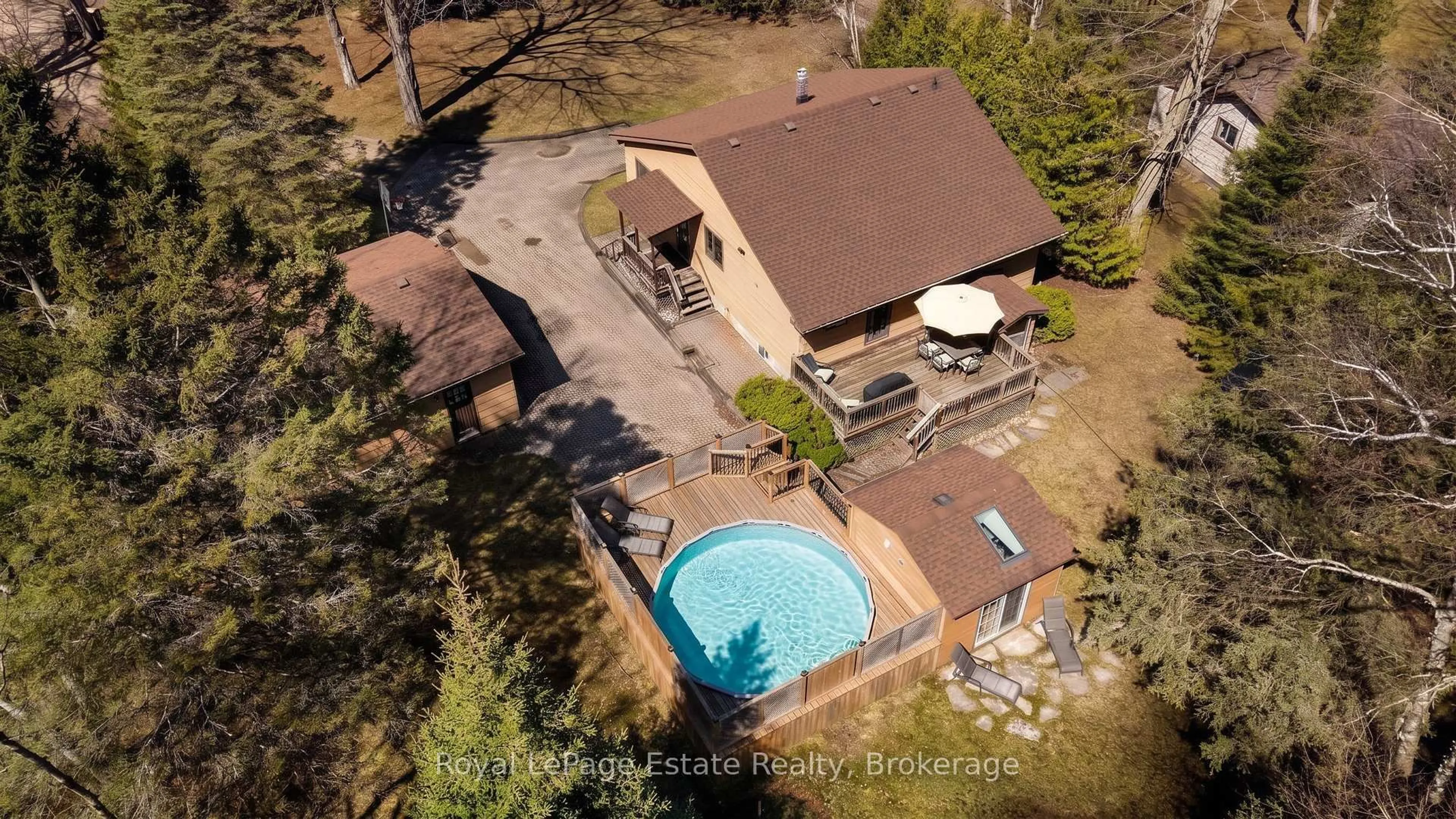 A pic from outside/outdoor area/front of a property/back of a property/a pic from drone, unknown for 1207 Sauble Falls Rd, South Bruce Peninsula Ontario N0H 2G0