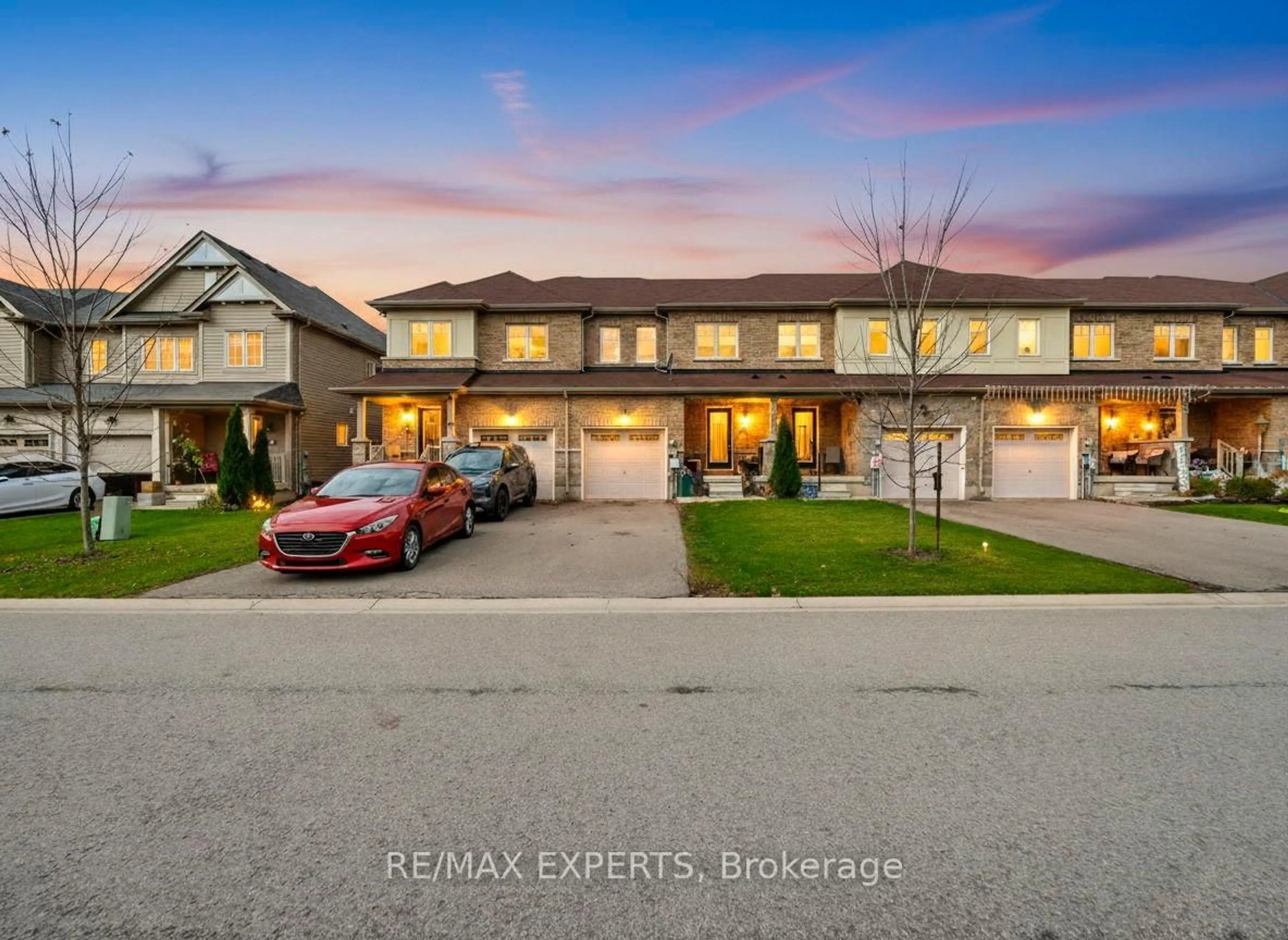 A pic from outside/outdoor area/front of a property/back of a property/a pic from drone, street for 7790 White Pine Cres, Niagara Falls Ontario L2K 0K5