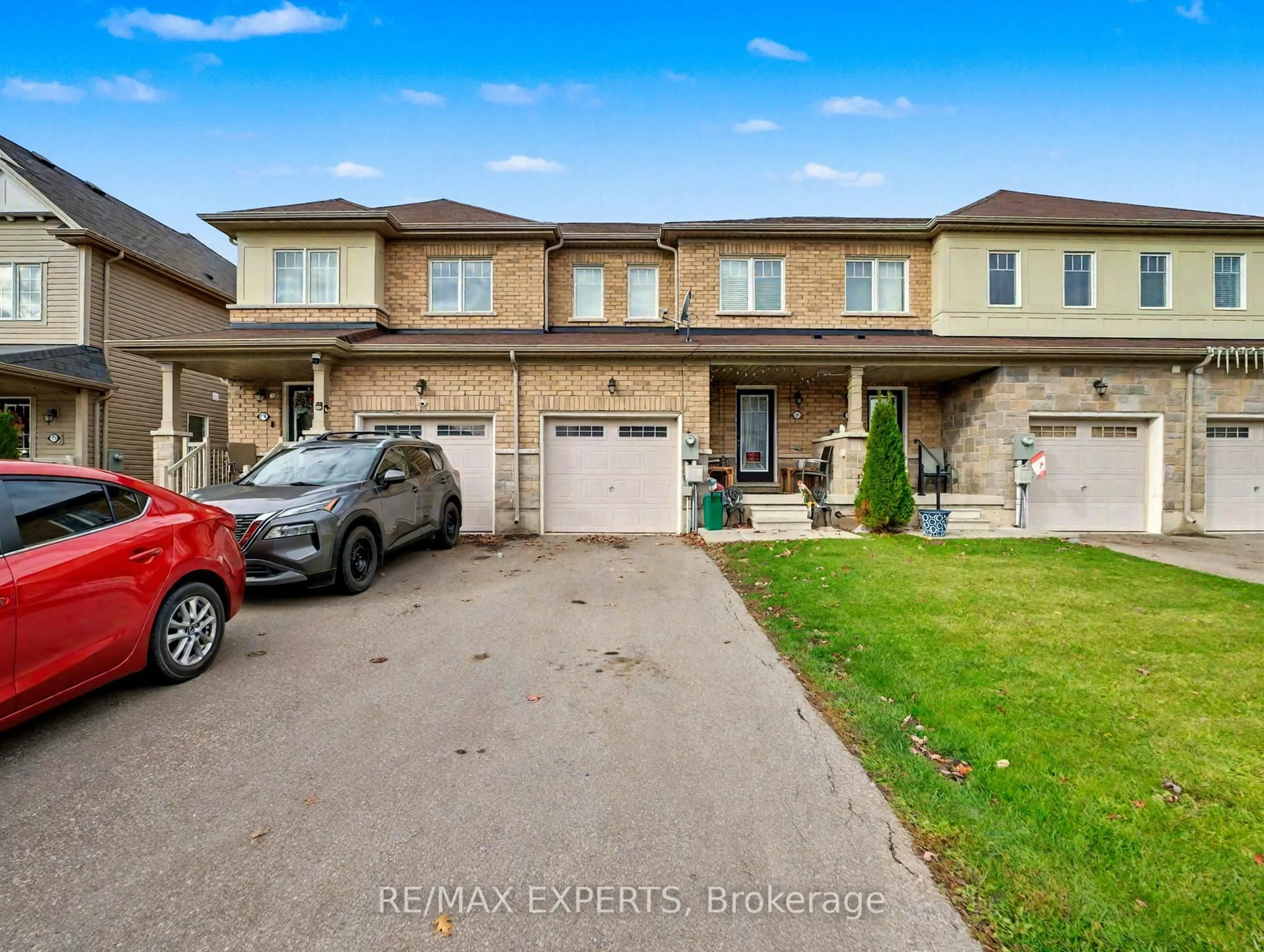 A pic from outside/outdoor area/front of a property/back of a property/a pic from drone, street for 7790 White Pine Cres, Niagara Falls Ontario L2K 0K5
