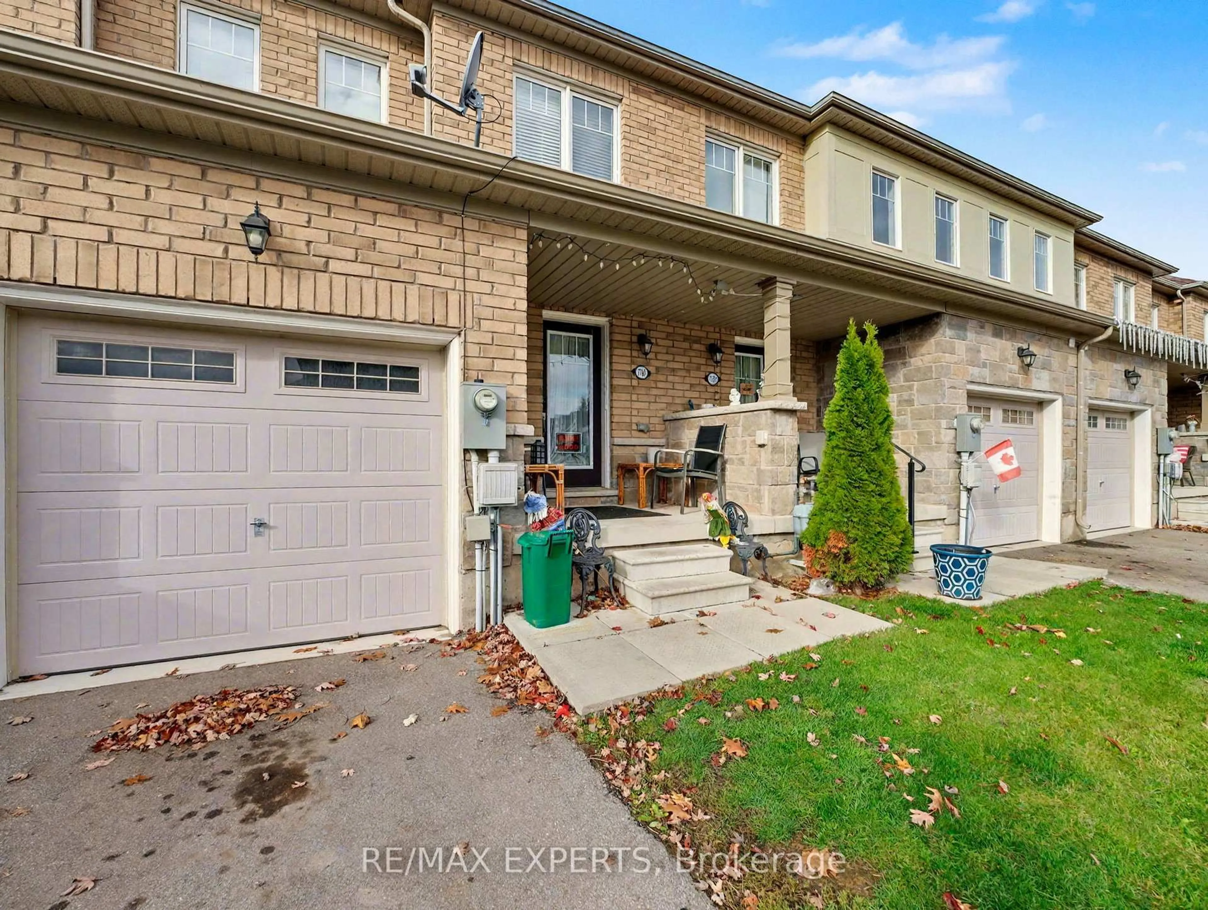 Home with brick exterior material, street for 7790 White Pine Cres, Niagara Falls Ontario L2K 0K5