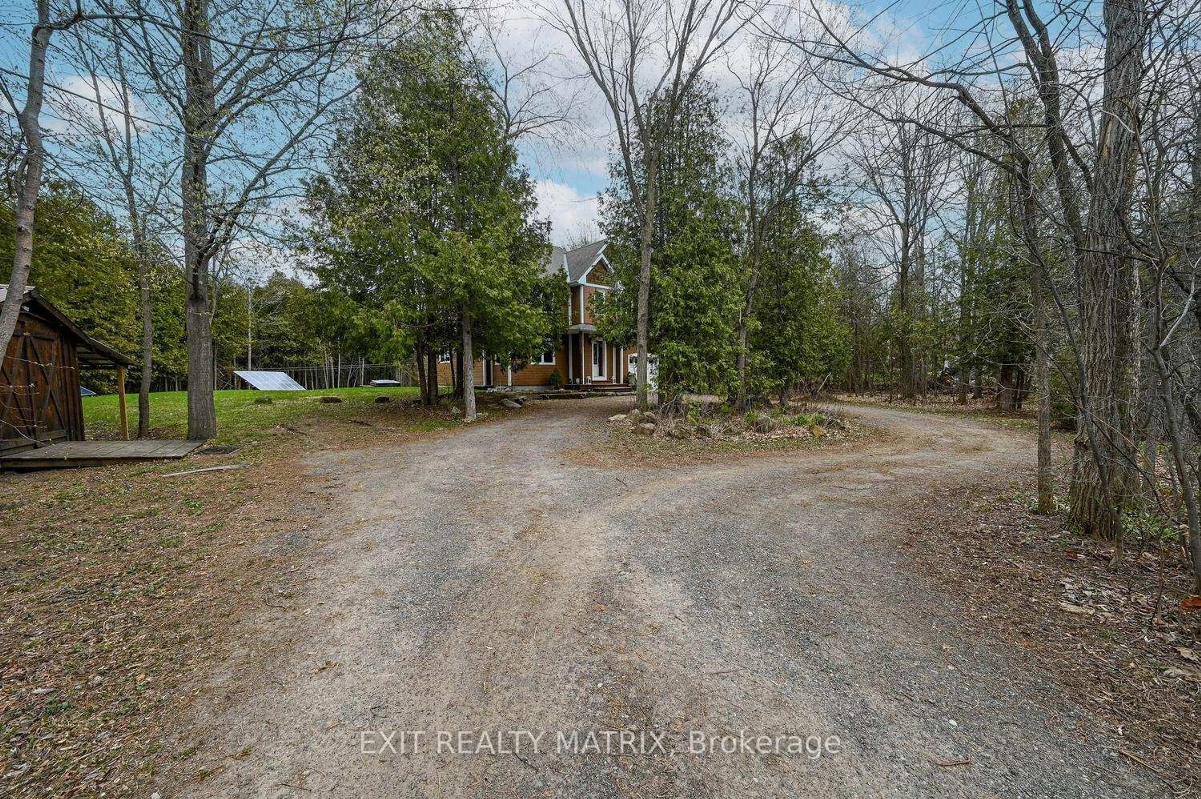 A pic from outside/outdoor area/front of a property/back of a property/a pic from drone, unknown for 4081 Caracourt Dr, Osgoode Ontario K0A 2W0