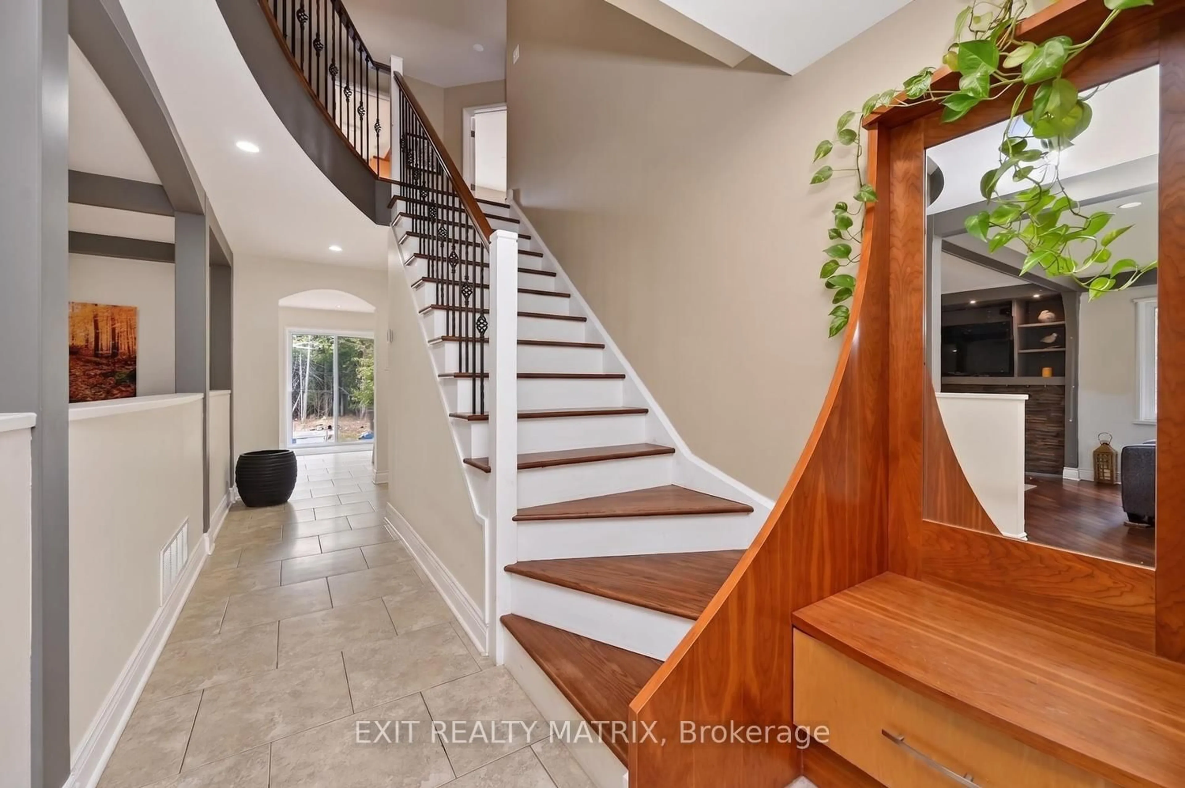 Unknown for 4081 Caracourt Dr, Osgoode Ontario K0A 2W0