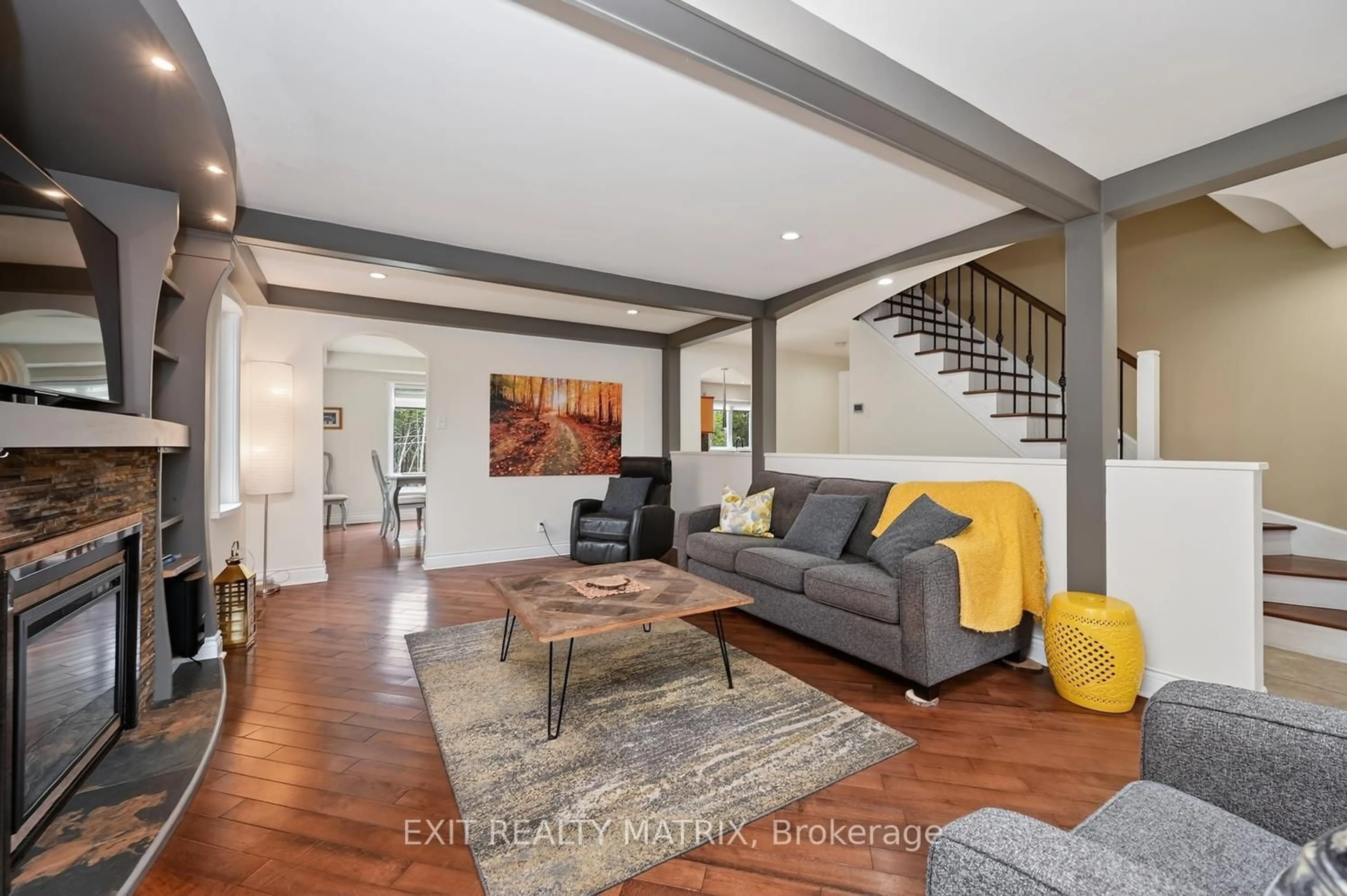 Living room with furniture, unknown for 4081 Caracourt Dr, Osgoode Ontario K0A 2W0