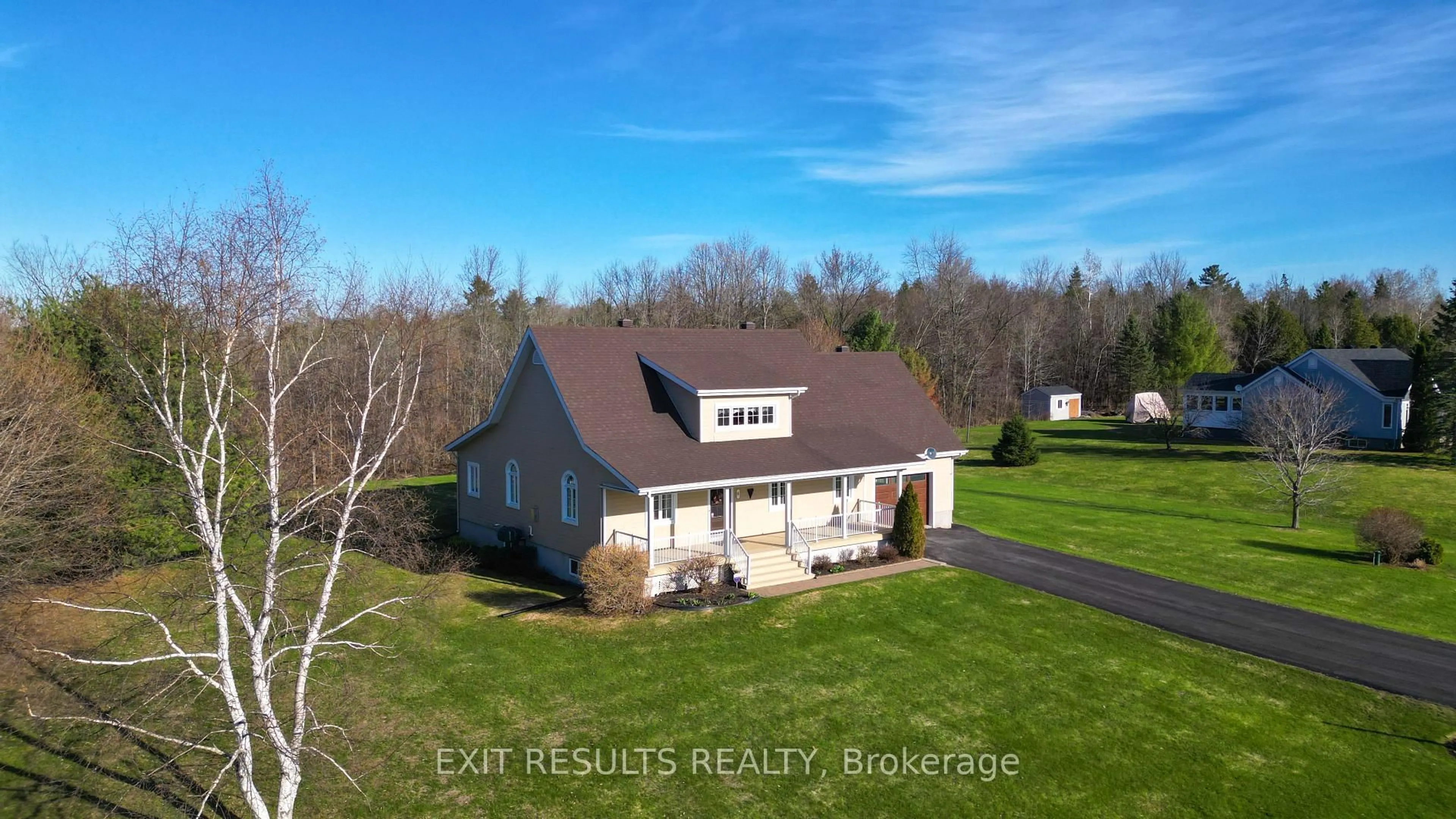 A pic from outside/outdoor area/front of a property/back of a property/a pic from drone, building for 8 Ravary St, Champlain Ontario K0B 1K0