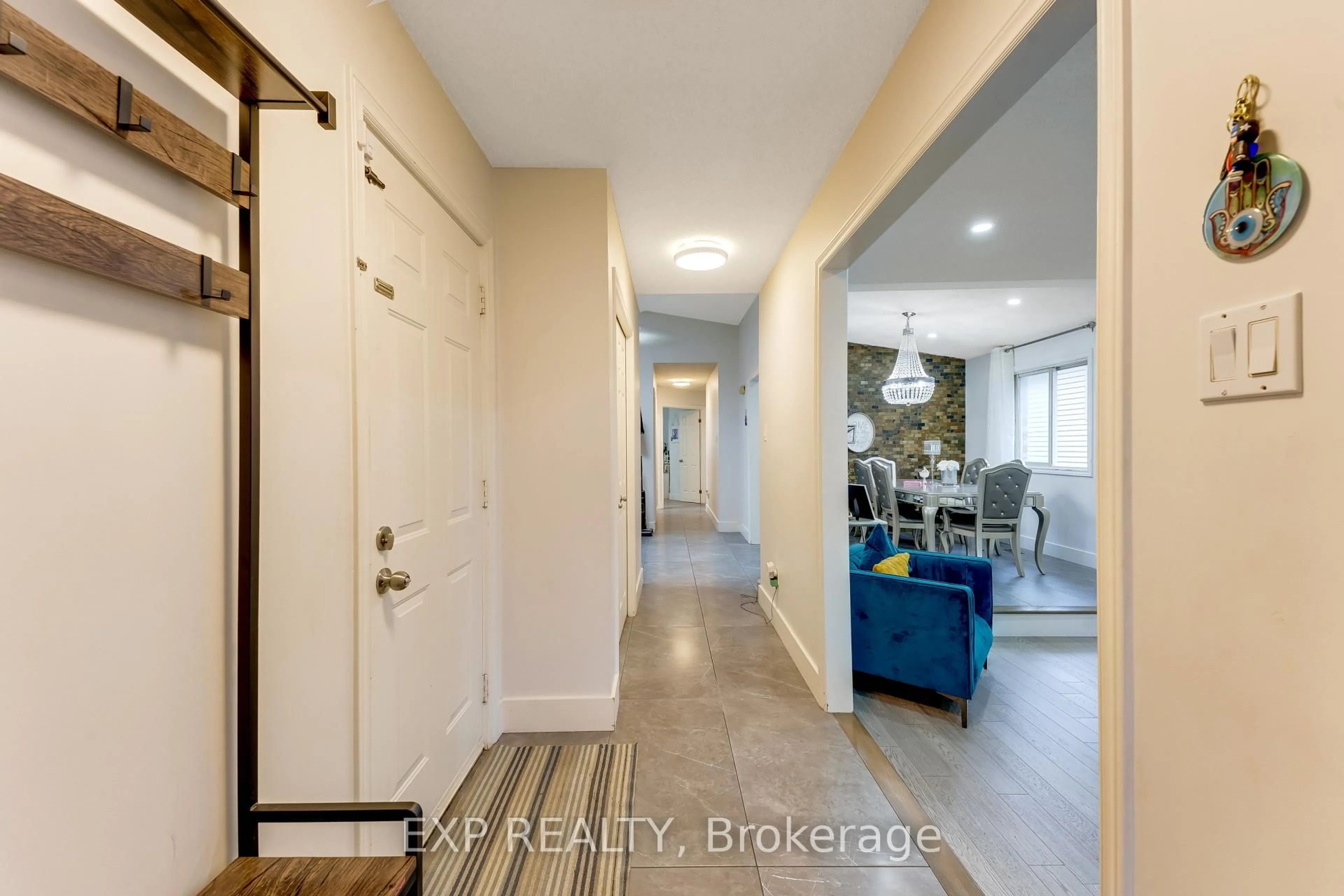 Indoor entryway for 86 Kristina Cres, London South Ontario N6E 3V4