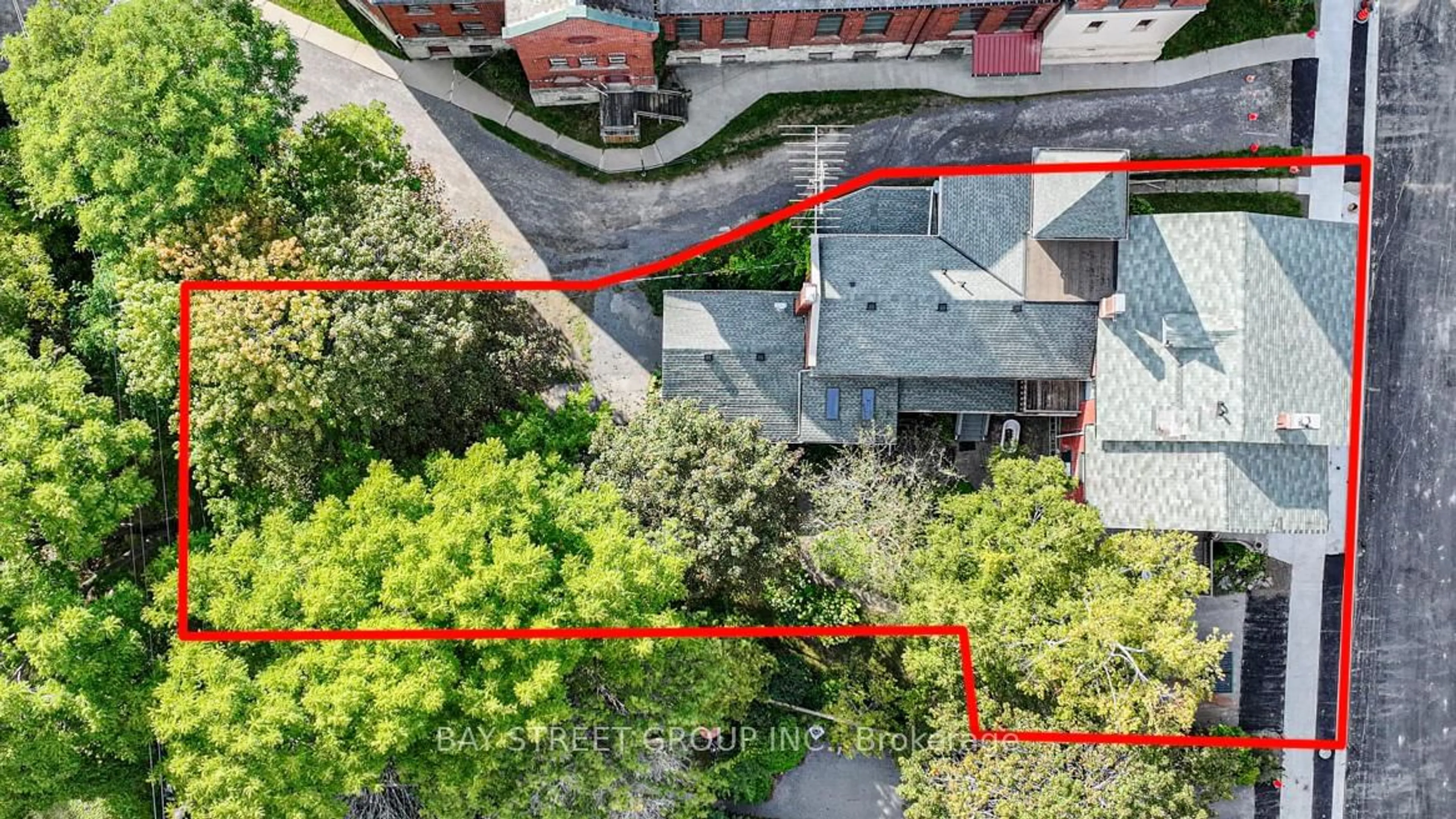 A pic from outside/outdoor area/front of a property/back of a property/a pic from drone, unknown for 127 Walton St, Port Hope Ontario L1A 1N4