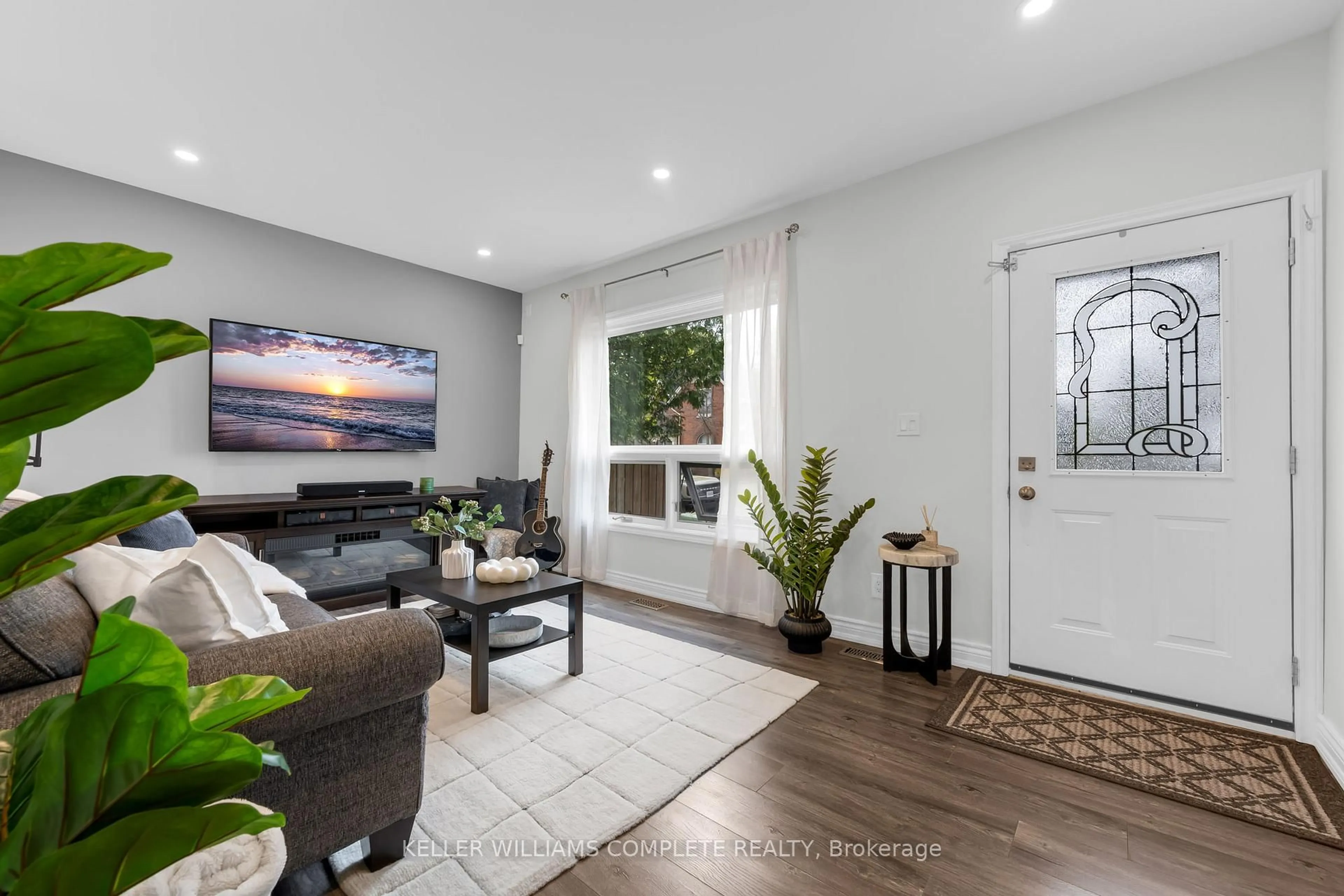 Living room with furniture, unknown for 175 Wellington St, Brantford Ontario N3S 3Z1