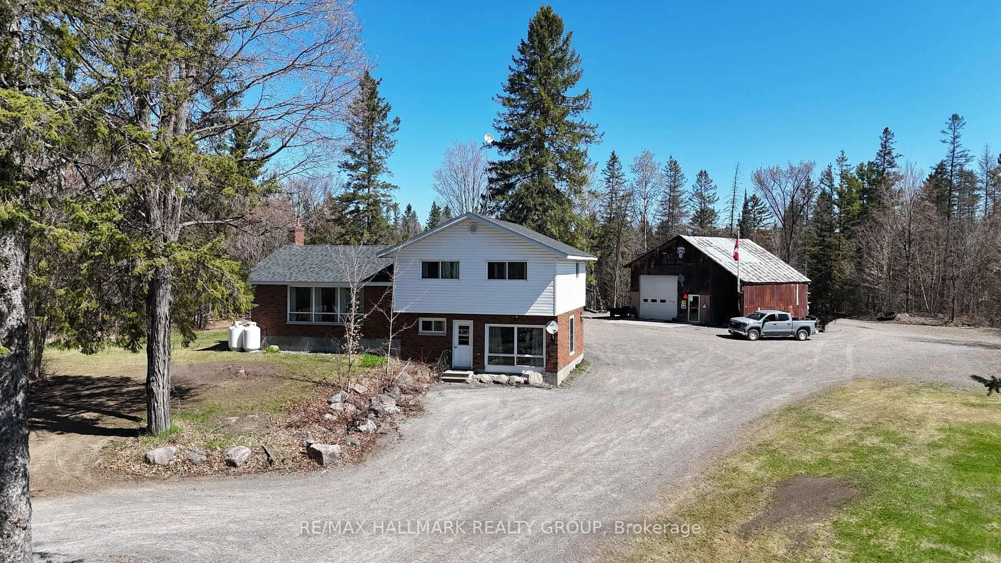 A pic from outside/outdoor area/front of a property/back of a property/a pic from drone, unknown for 4318 Stonecrest Rd, Ottawa Ontario K0A 3M0
