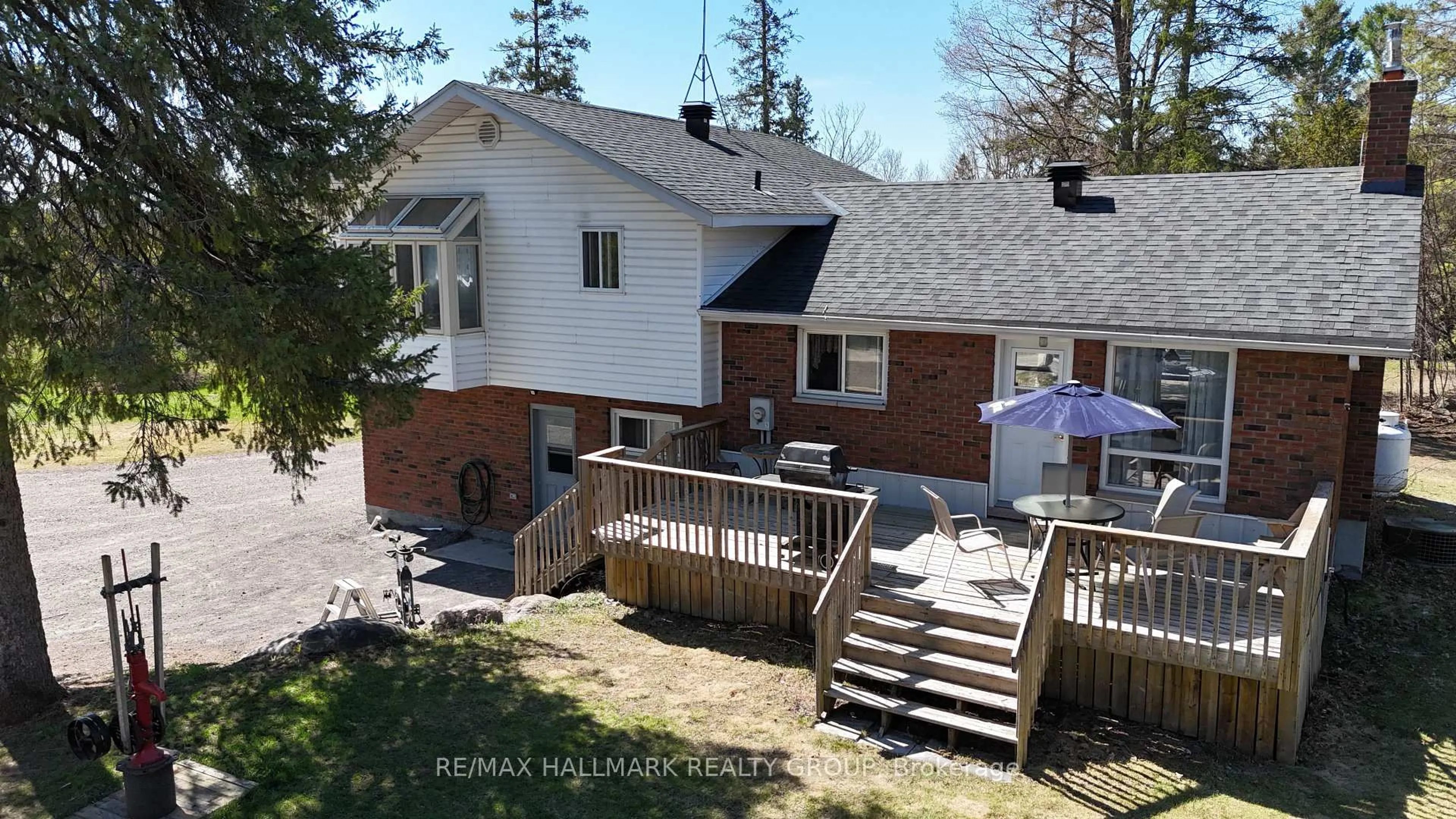 A pic from outside/outdoor area/front of a property/back of a property/a pic from drone, unknown for 4318 Stonecrest Rd, Ottawa Ontario K0A 3M0