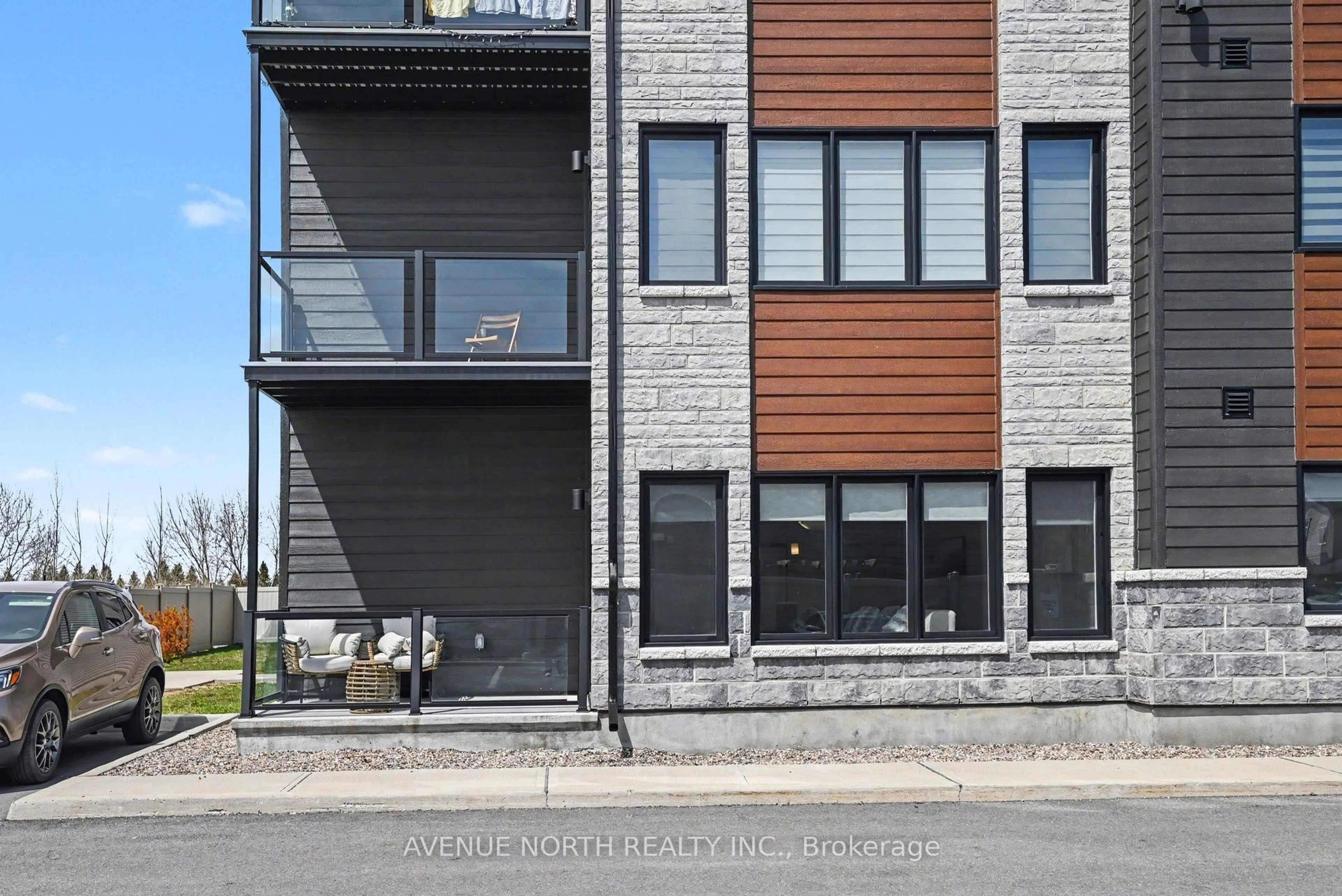 Unknown for 271 Belfort St #102, Russell Ontario K0A 1W0