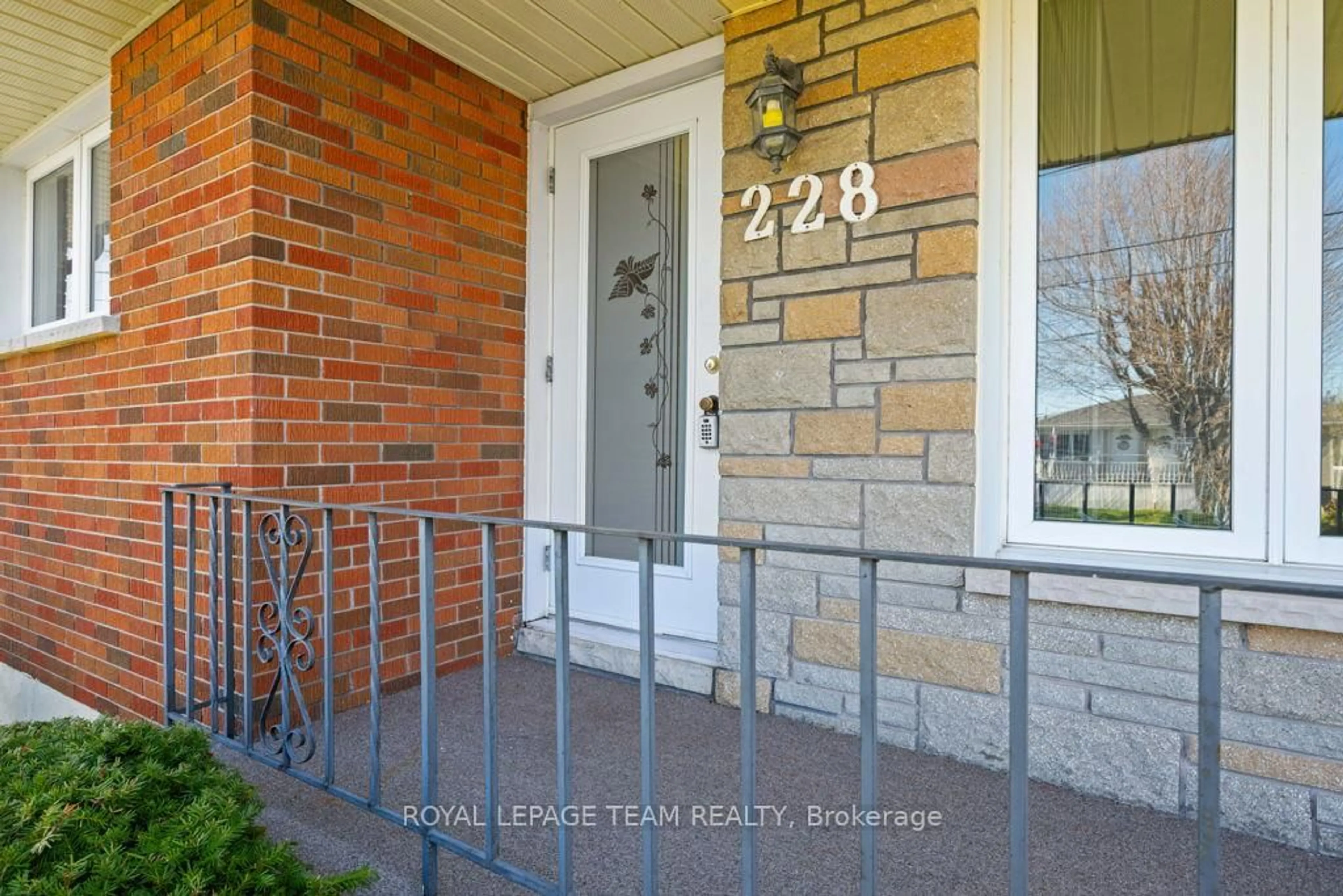 Indoor entryway for 228 Laframboise Ave, Cornwall Ontario K6H 3E7