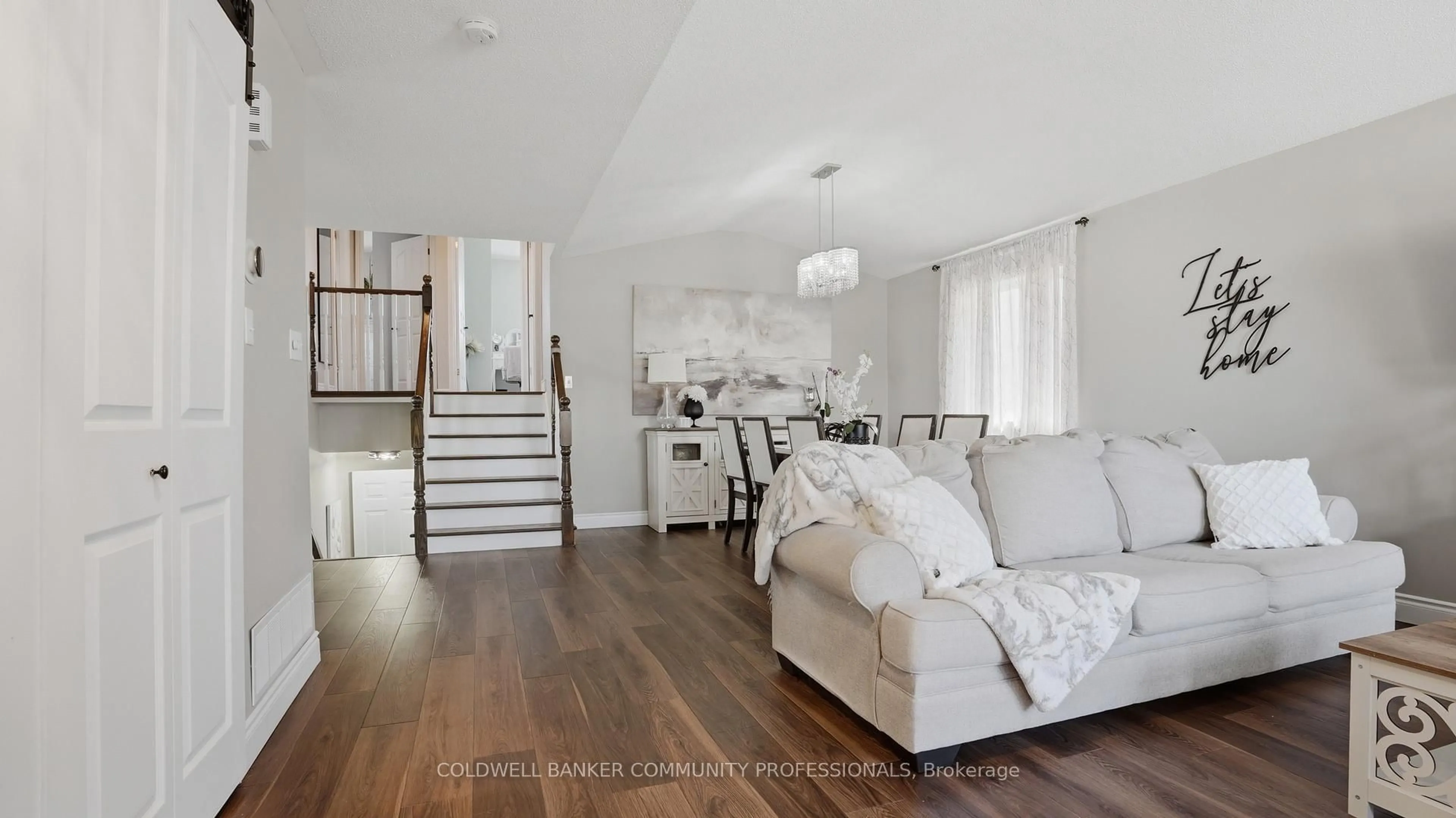 Living room with furniture, wood/laminate floor for 28 Glenhollow Dr, Hamilton Ontario L8J 3R8
