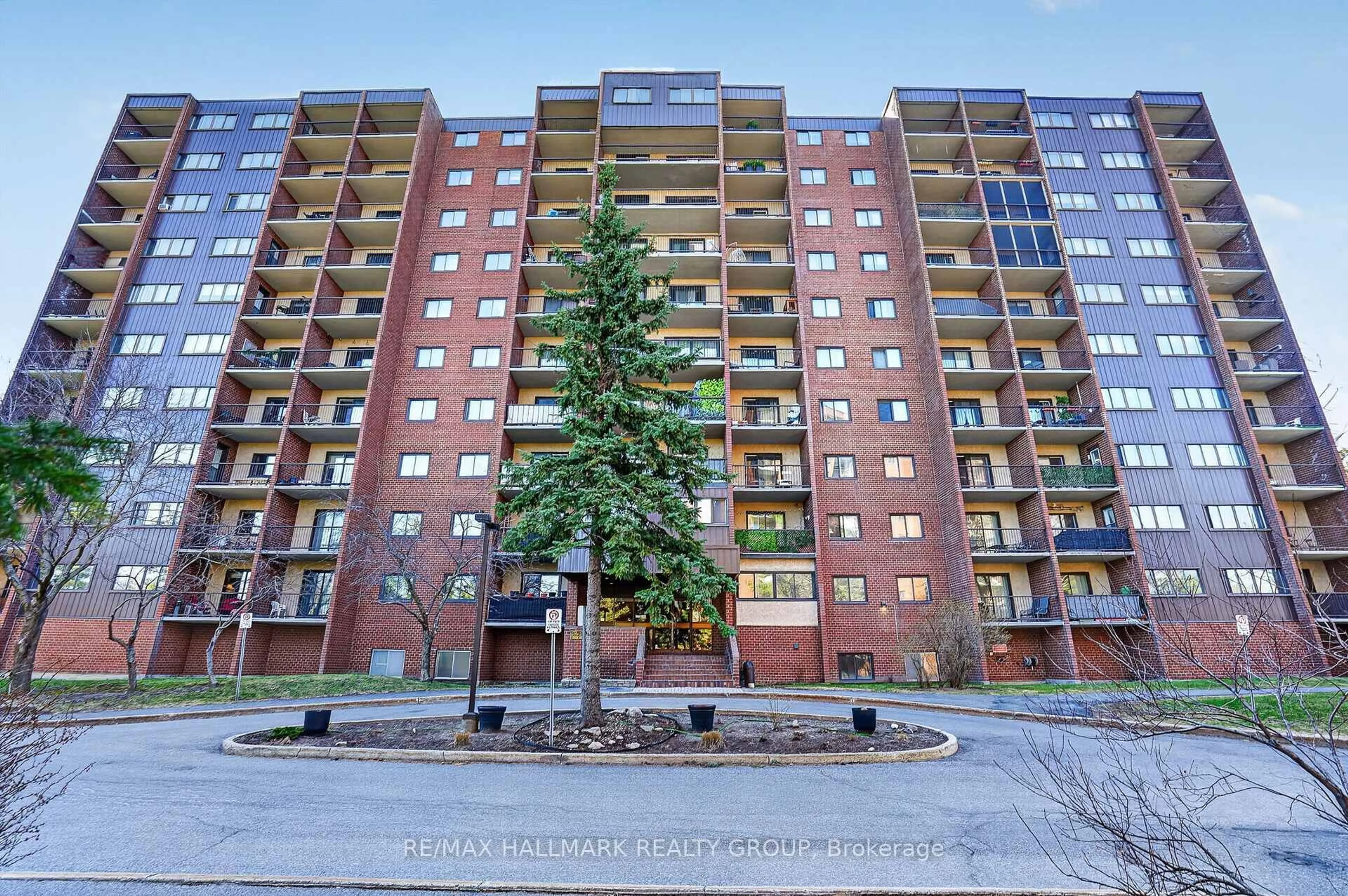 A pic from outside/outdoor area/front of a property/back of a property/a pic from drone, building for 2650 Southvale Cres #509, Ottawa Ontario K1B 4S9