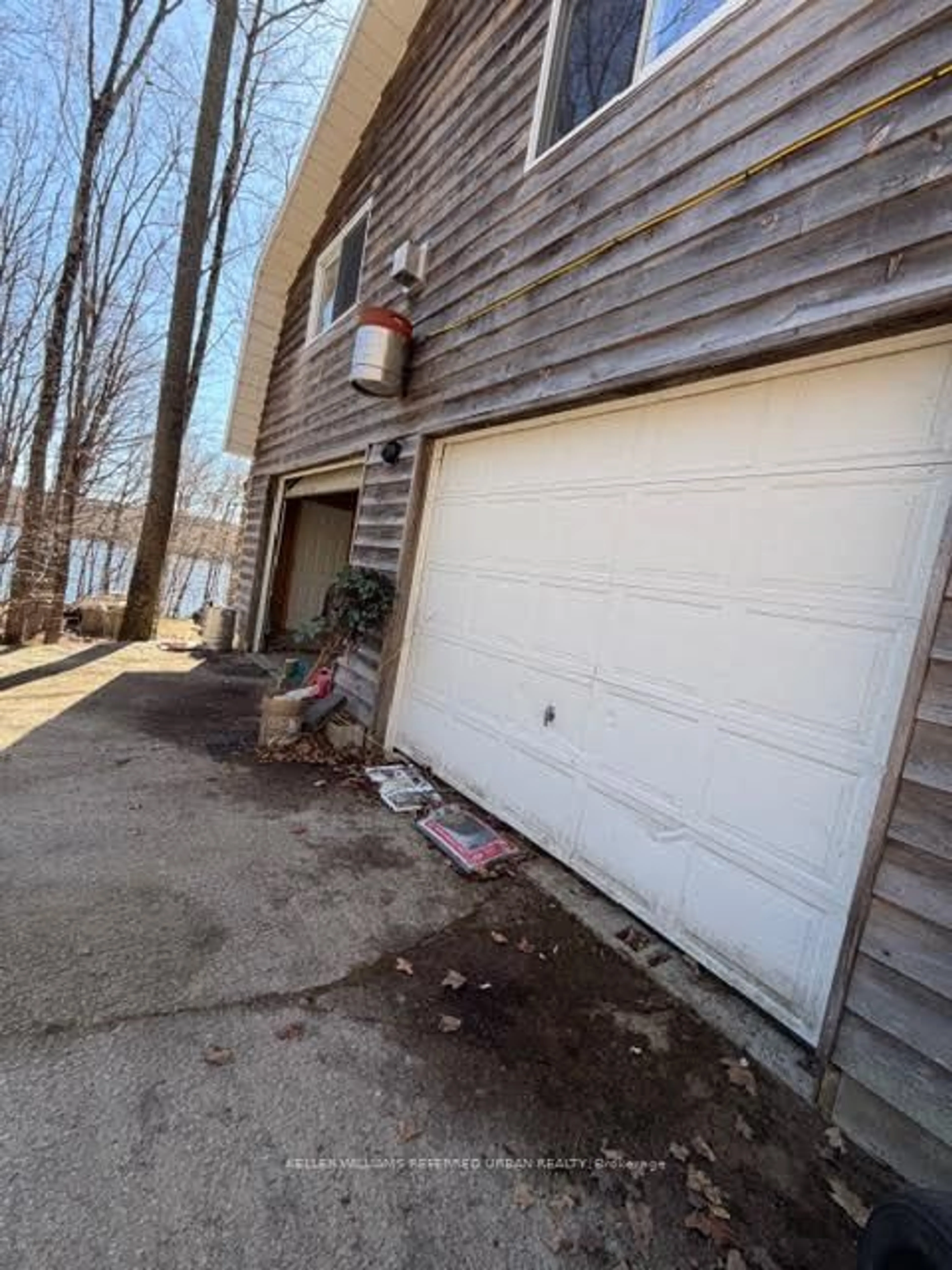 Indoor garage for 1507 Old Folks Dr, Highlands East Ontario K0L 2Y0