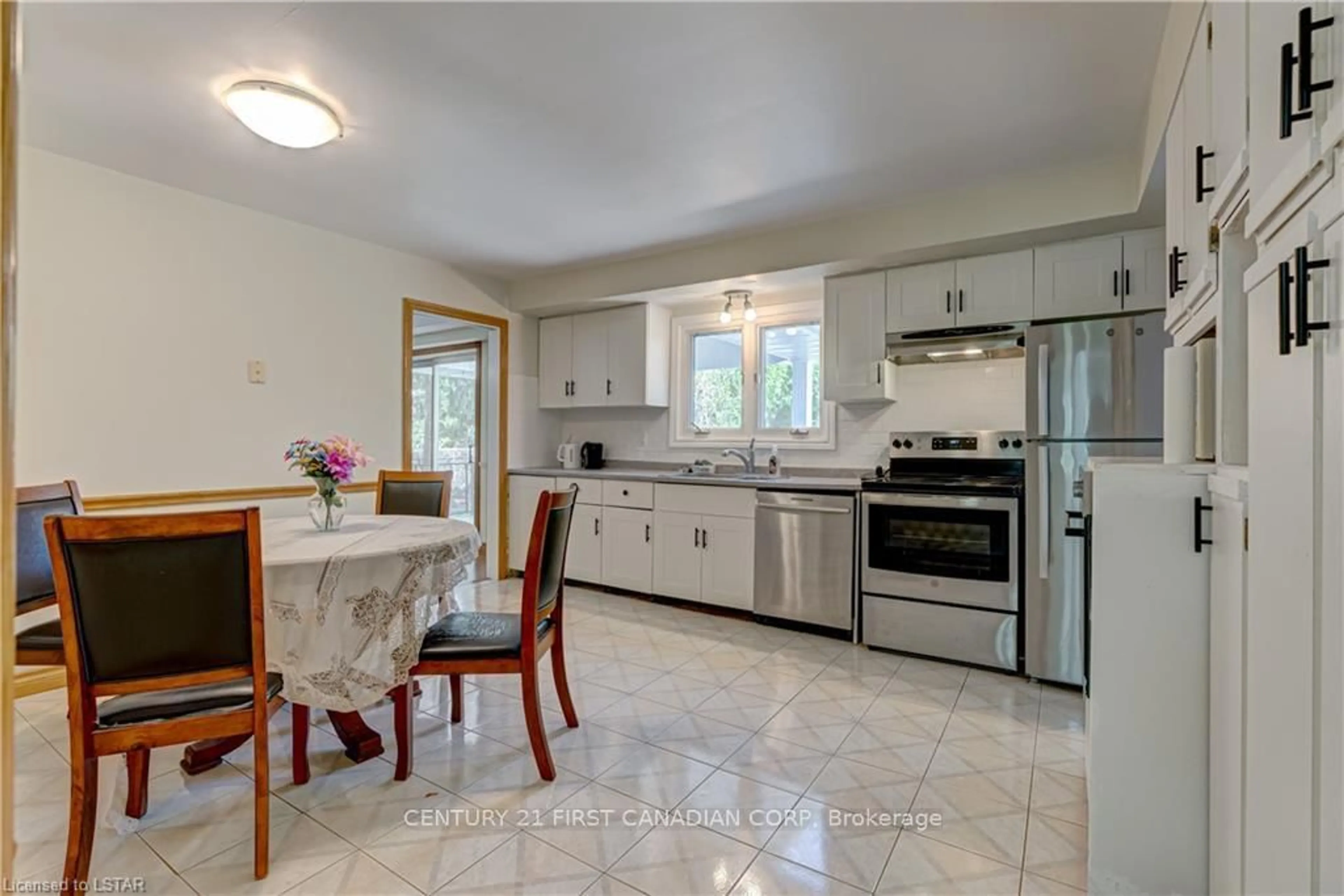 Standard kitchen, ceramic/tile floor for 28 REDFORD Rd, London North Ontario N5X 3V5