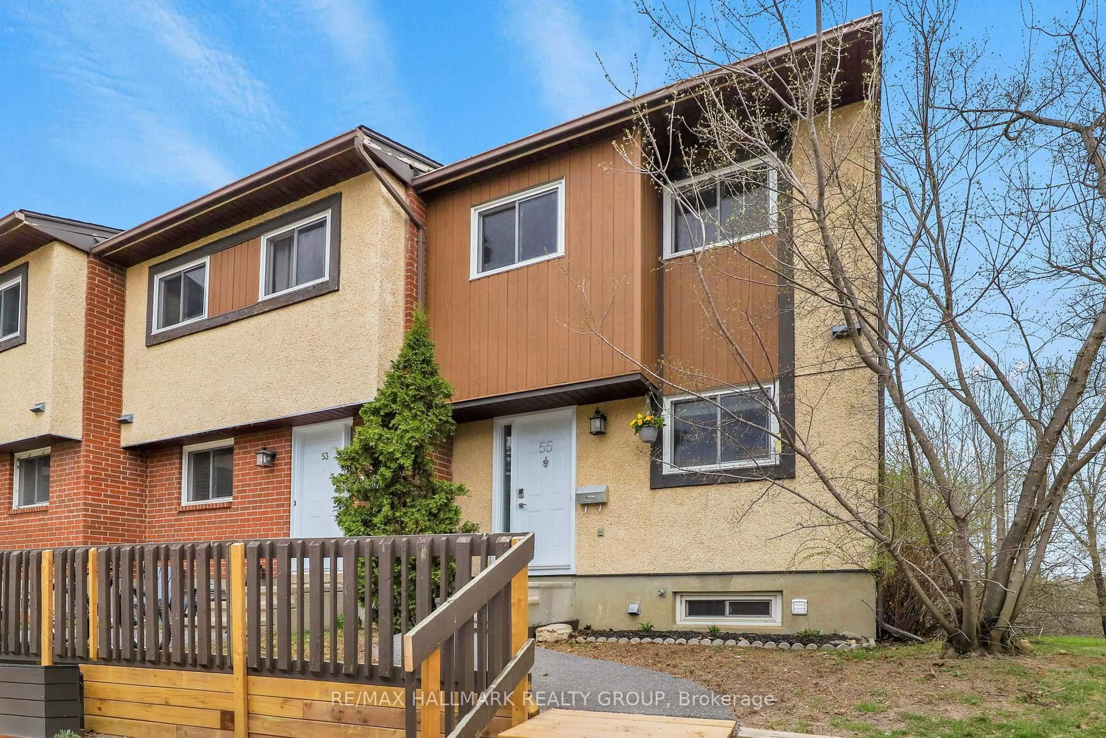 Home with vinyl exterior material, street for 55 Bering Crt #34, Ottawa Ontario K2L 2B8