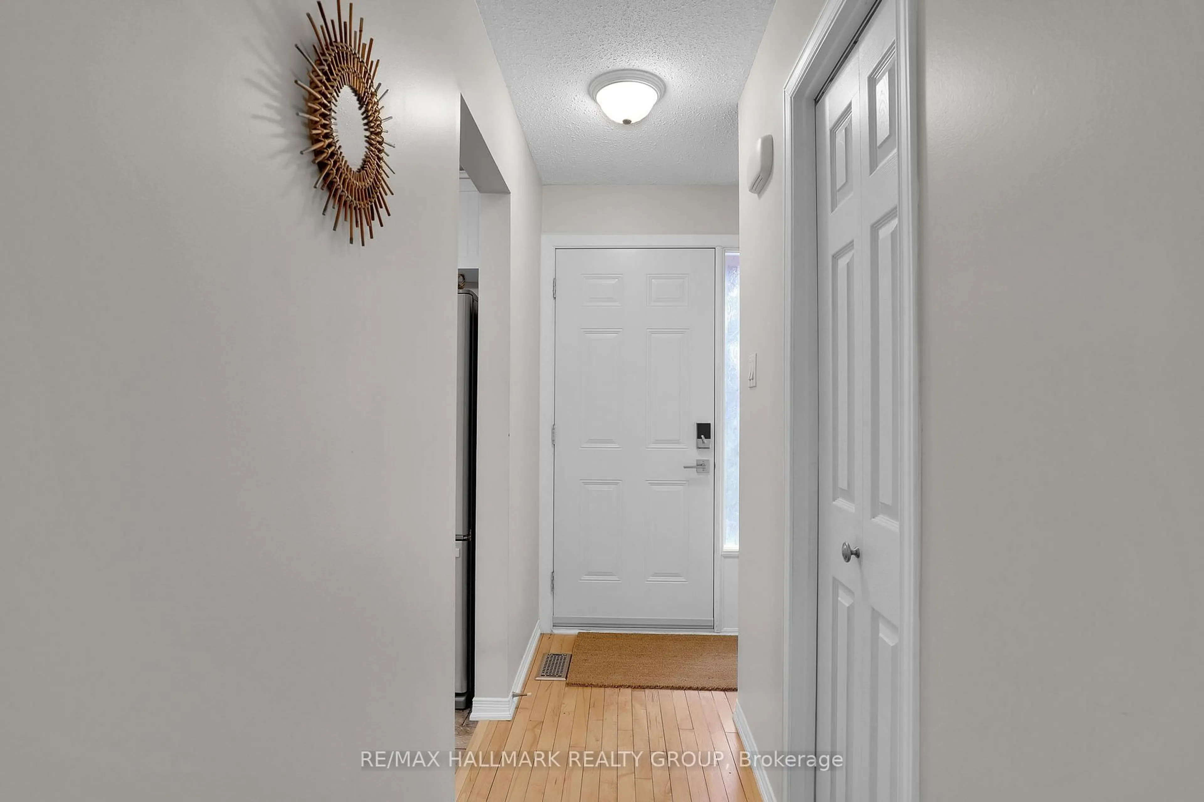Indoor entryway for 55 Bering Crt #34, Ottawa Ontario K2L 2B8