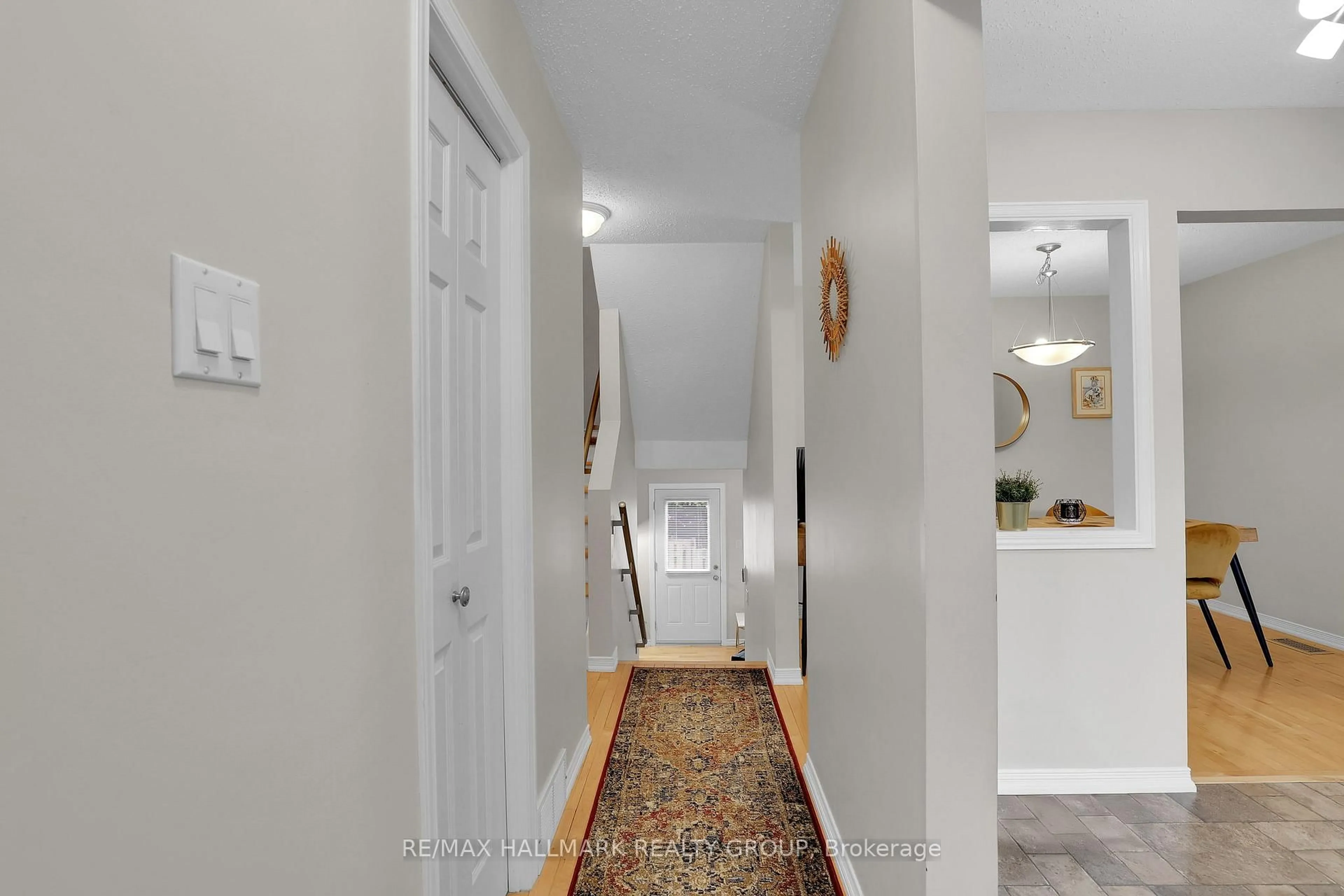 Indoor entryway for 55 Bering Crt #34, Ottawa Ontario K2L 2B8