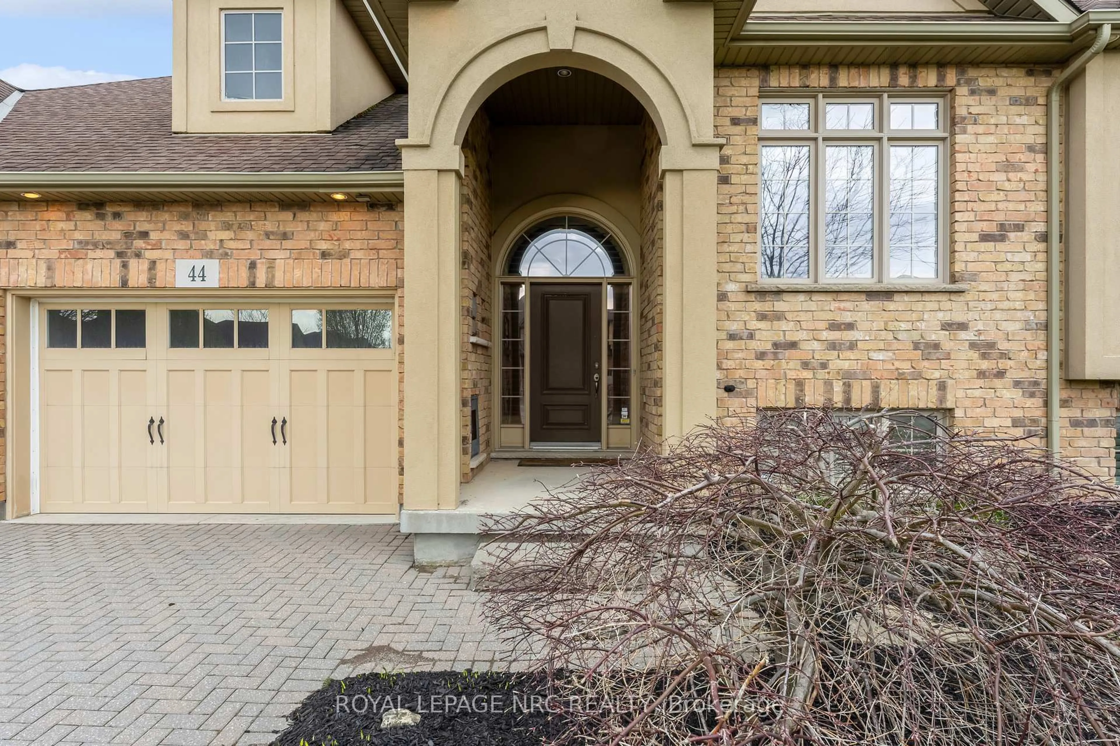 Home with brick exterior material, street for 44 Kline Cres, Pelham Ontario L3E 0T2