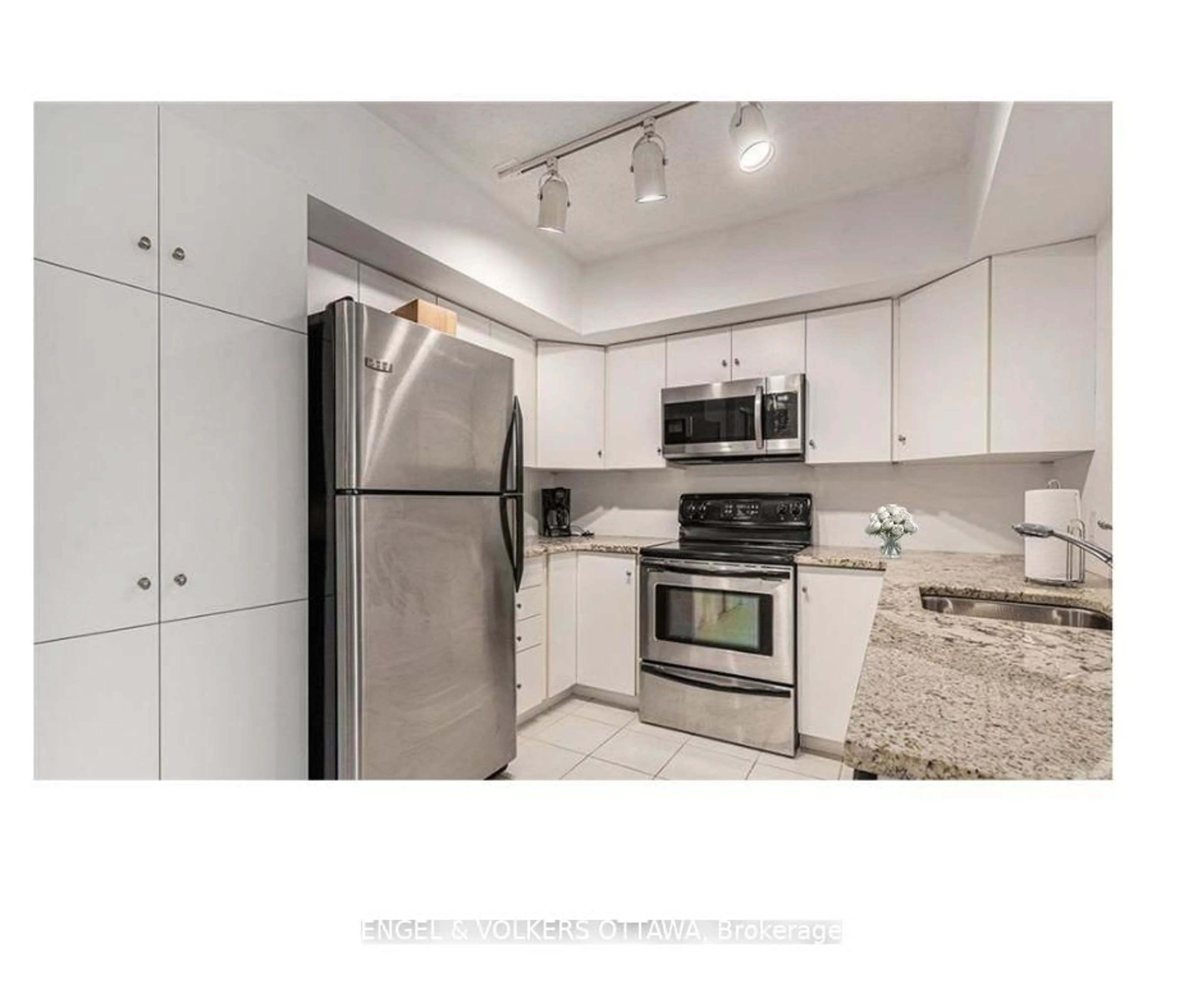 Standard kitchen, ceramic/tile floor for 138 Somerset St #1112, Ottawa Ontario K2P 0A3