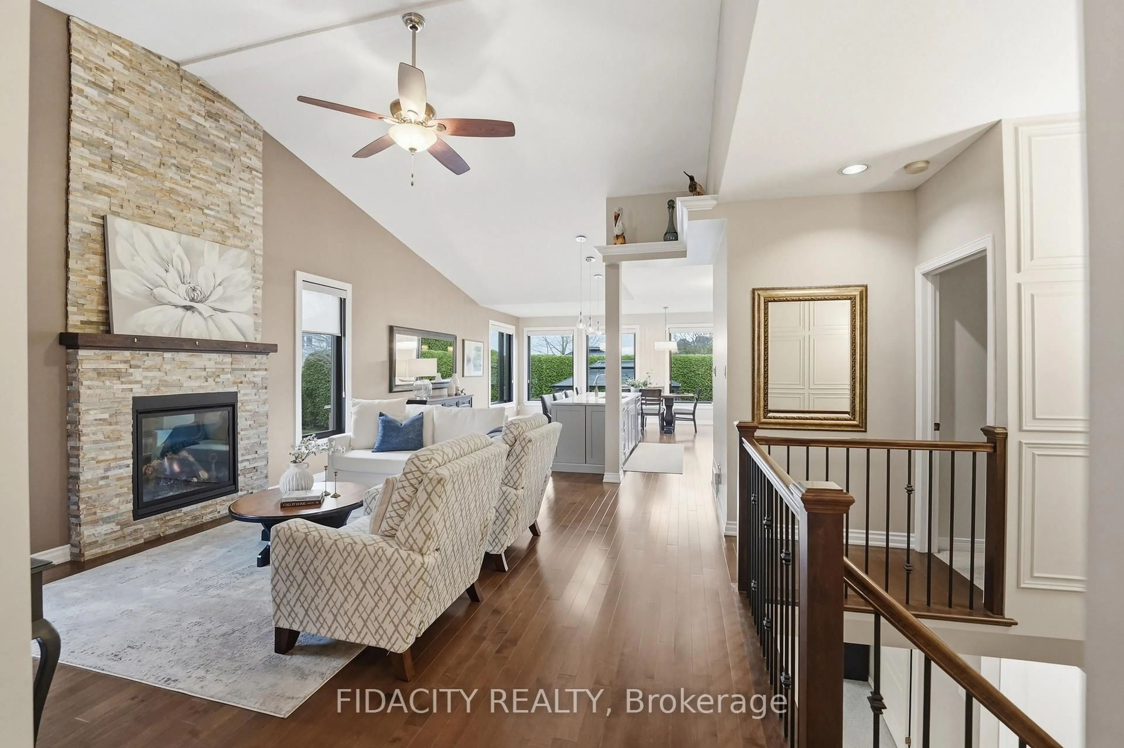 Indoor entryway for 31 Sable Run Dr, Stittsville Ontario K2S 1W8