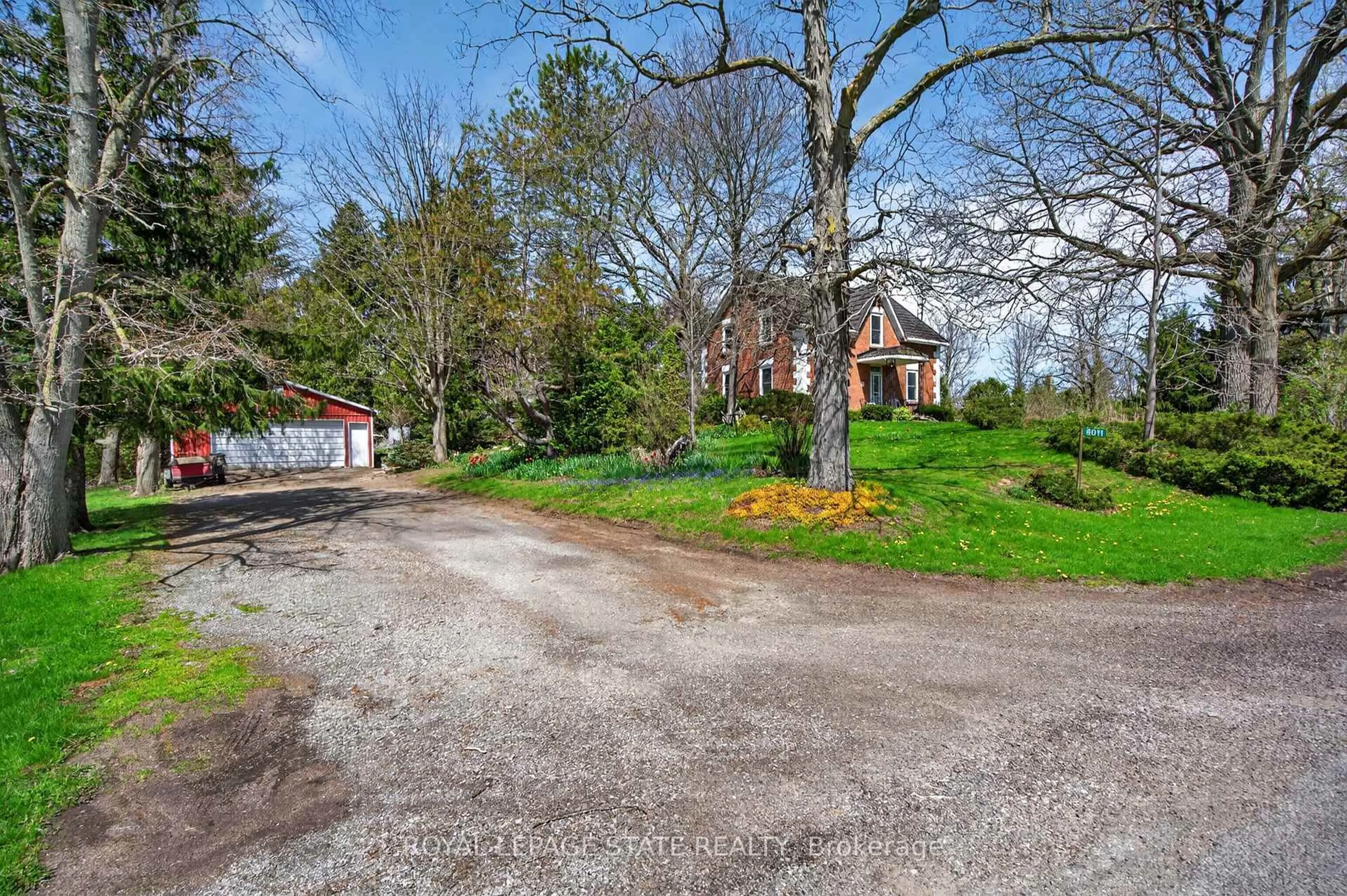 A pic from outside/outdoor area/front of a property/back of a property/a pic from drone, street for 8011 Leeming Rd, Hamilton Ontario L0R 1W0