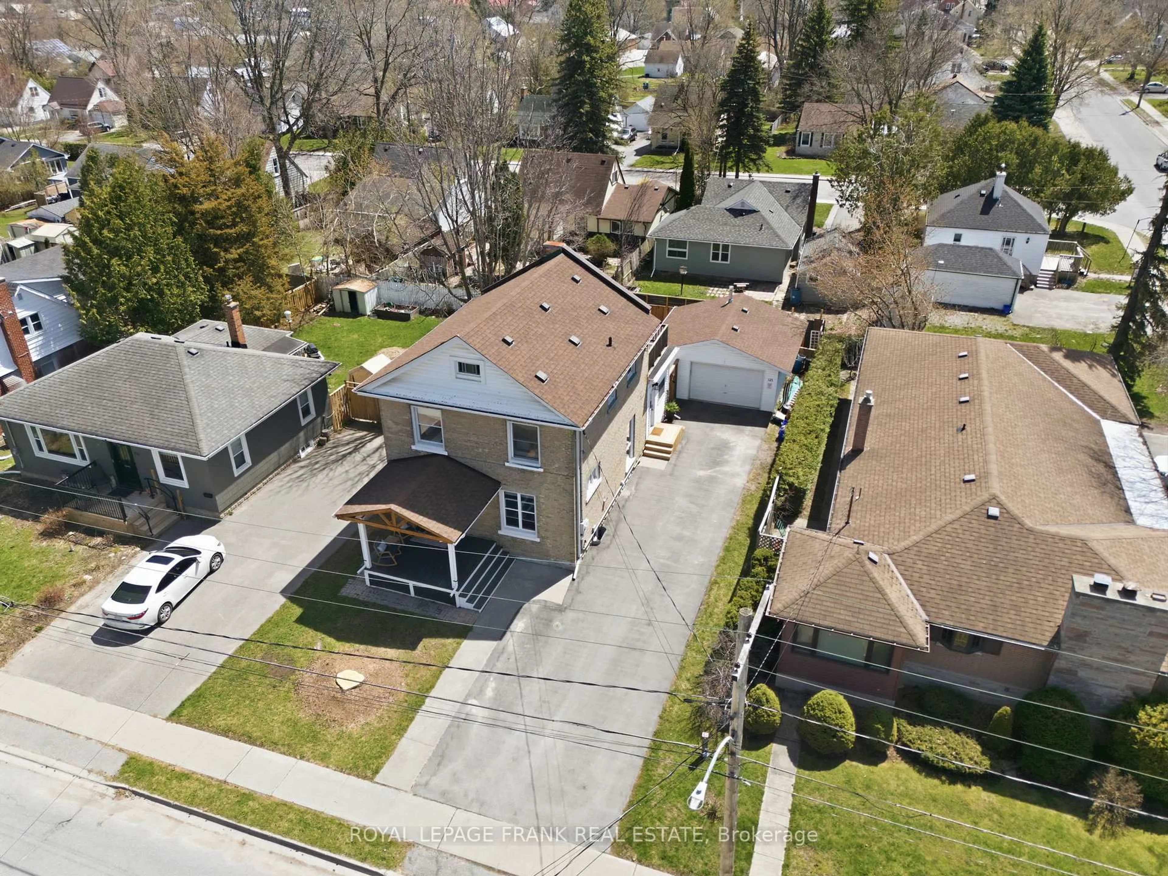 A pic from outside/outdoor area/front of a property/back of a property/a pic from drone, street for 125 Glenelg St, Kawartha Lakes Ontario K9V 2V8