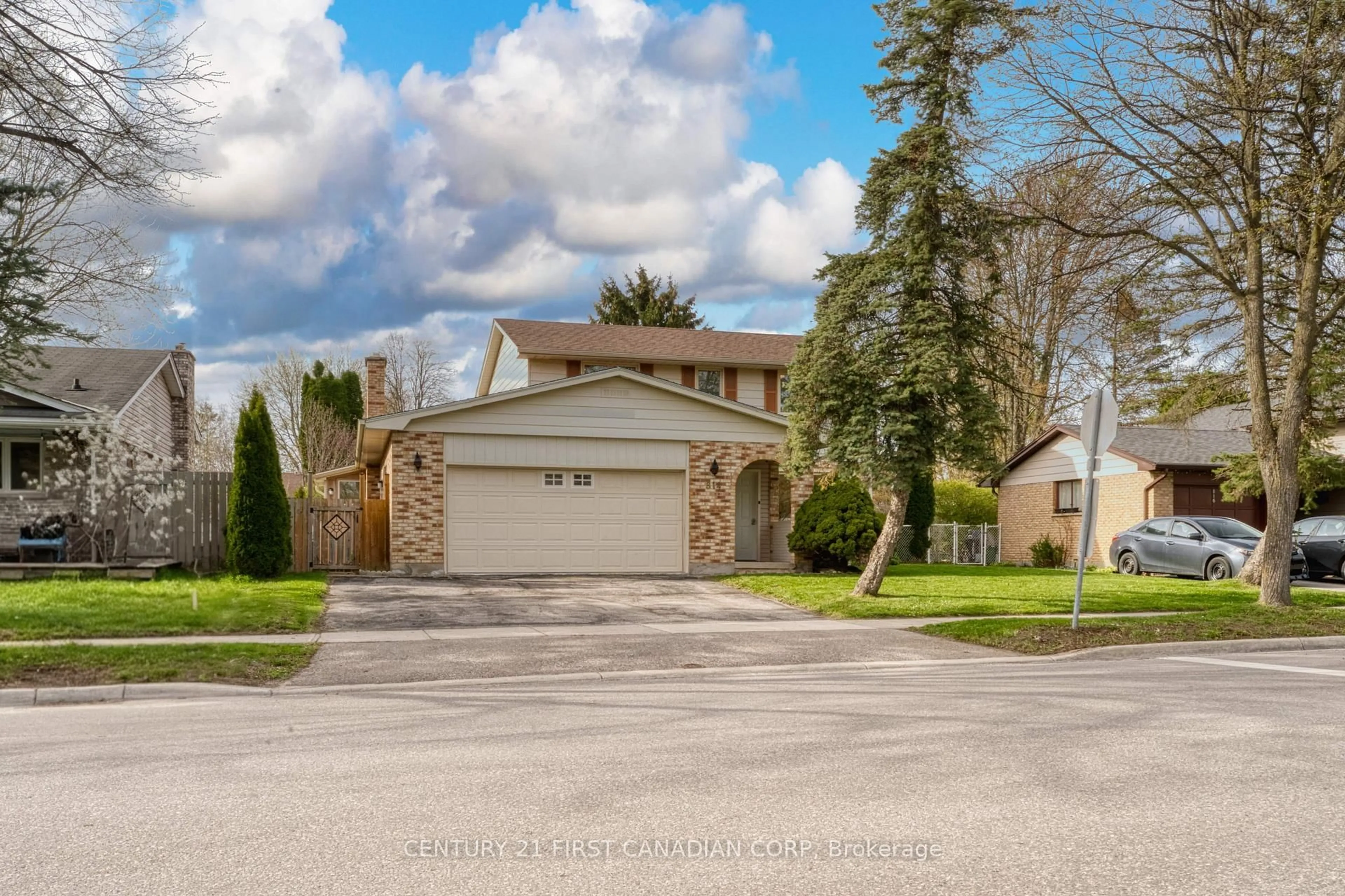 A pic from outside/outdoor area/front of a property/back of a property/a pic from drone, street for 814 Grenfell Dr, London North Ontario N5X 2C8