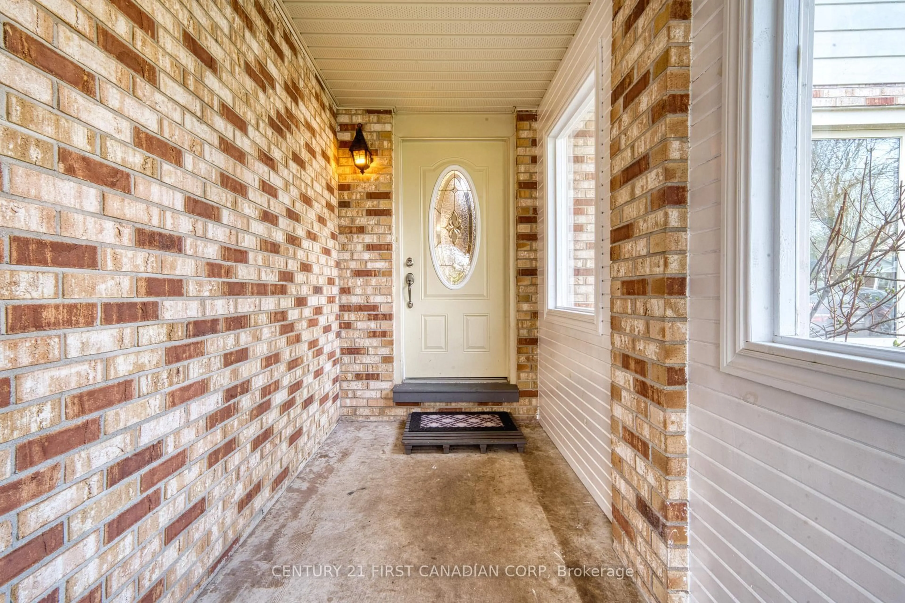 Indoor entryway for 814 Grenfell Dr, London North Ontario N5X 2C8