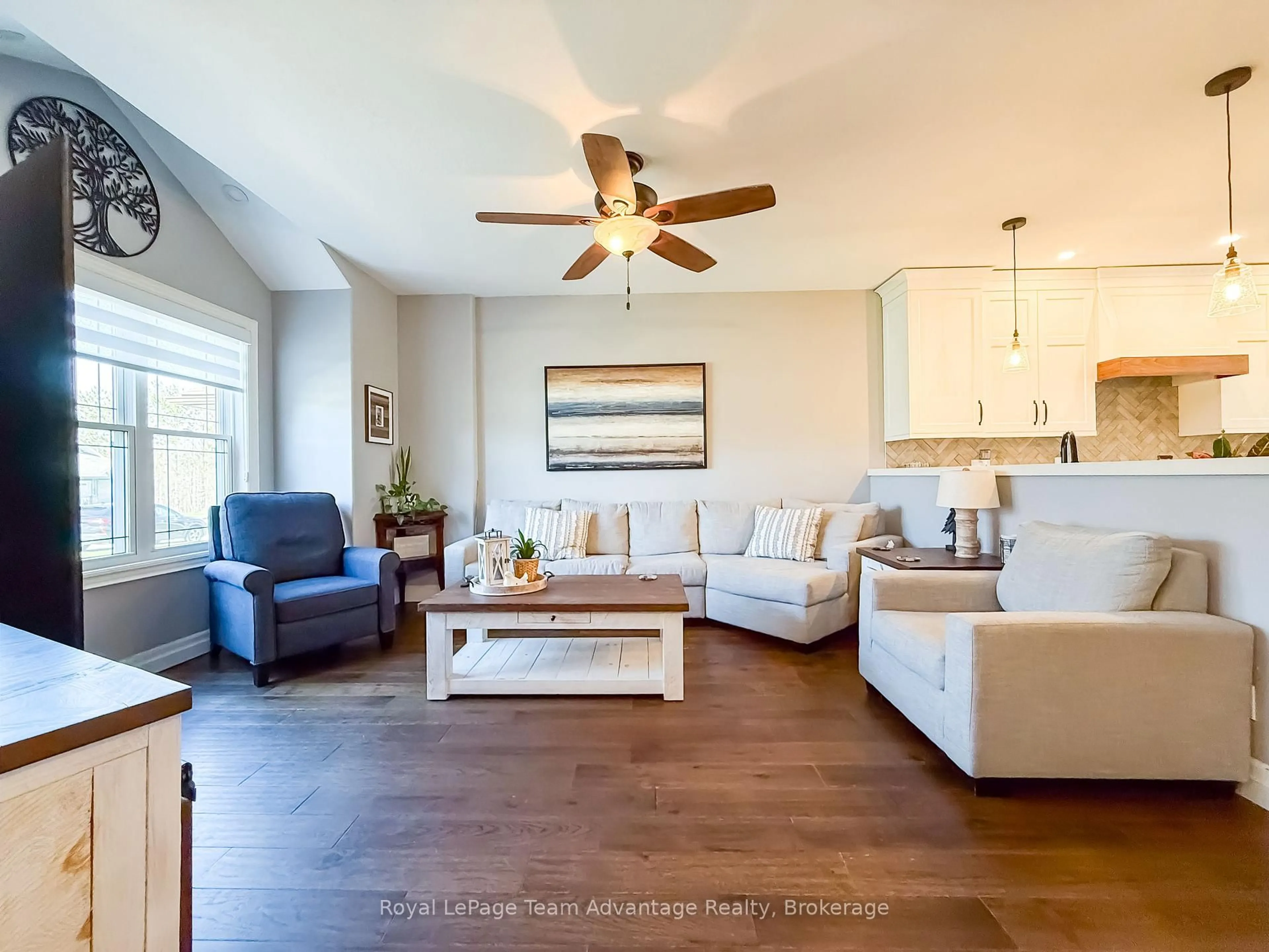 Living room with furniture, wood/laminate floor for 8 Avery Crt, Parry Sound Ontario P2A 3C4