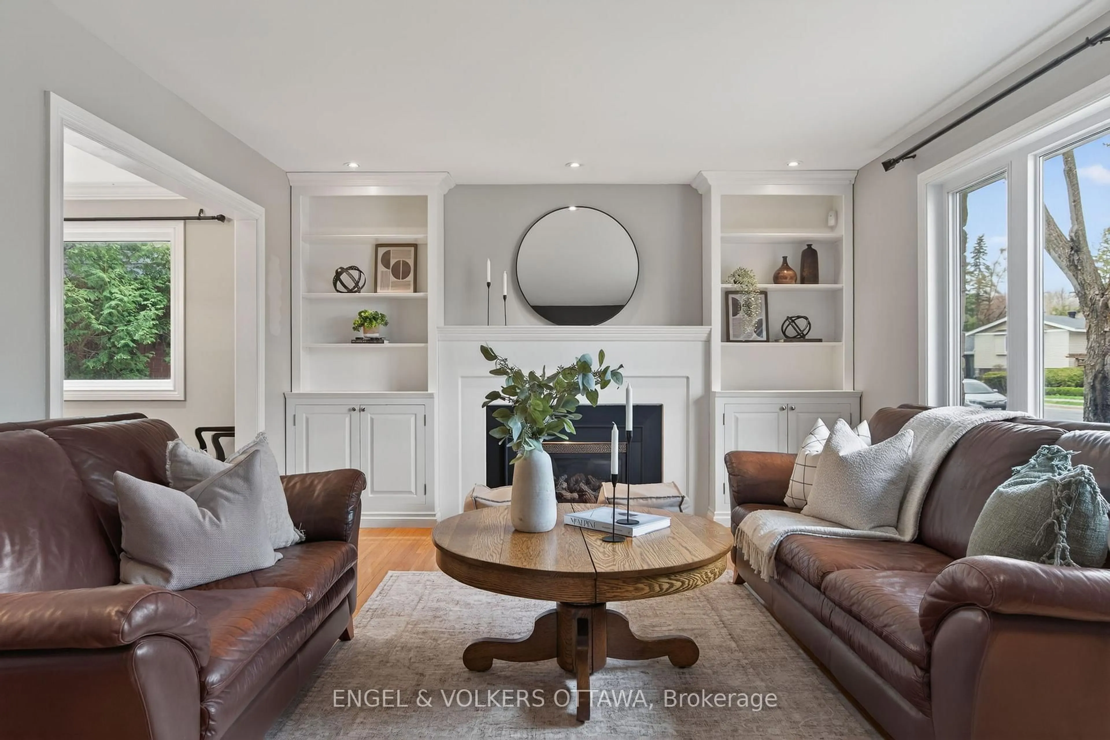 Living room with furniture, unknown for 1774 Playfair Dr, Ottawa Ontario K1H 5S3