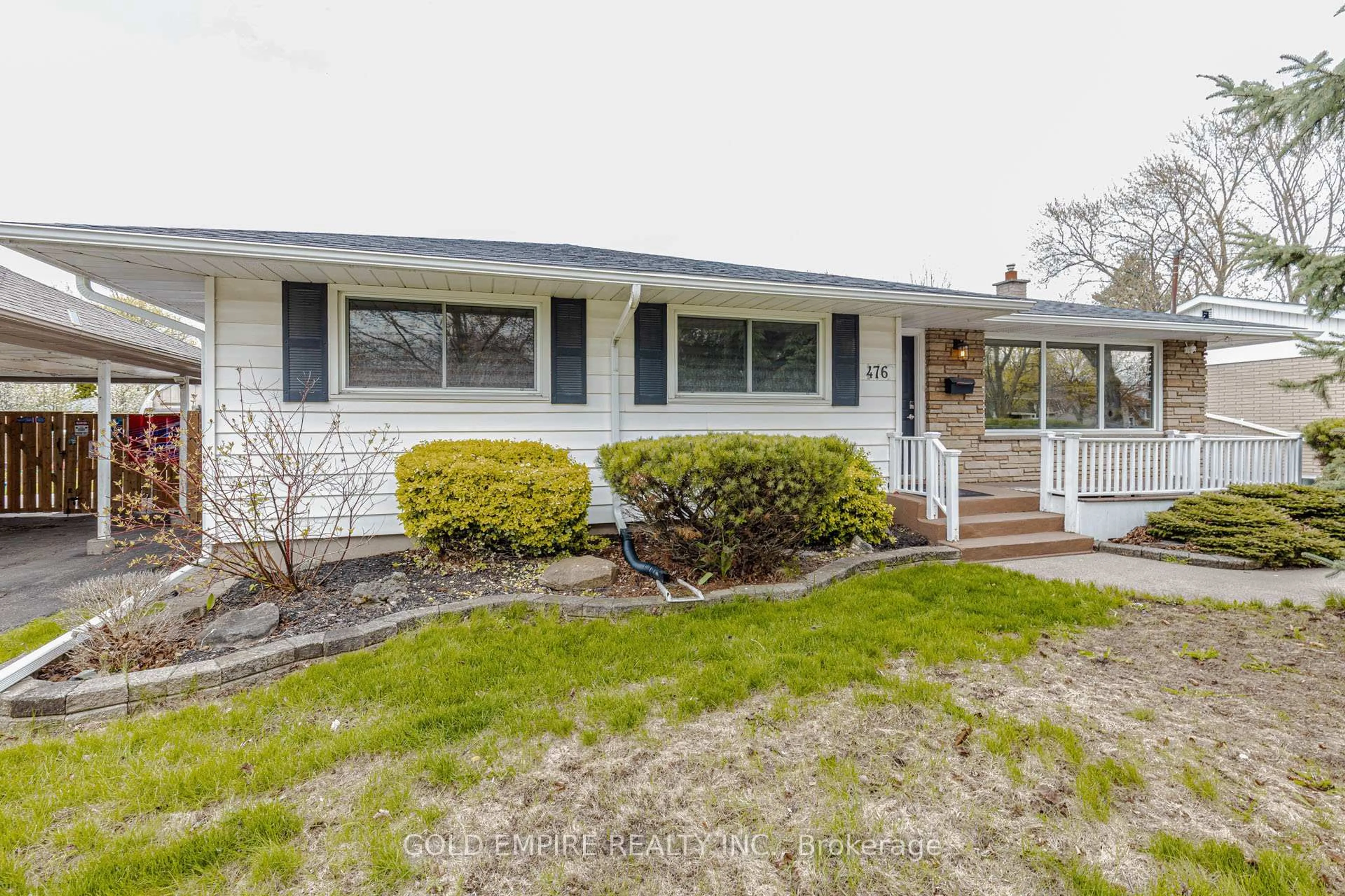 Home with vinyl exterior material, street for 476 BUNTING Rd, St. Catharines Ontario L2M 3B1