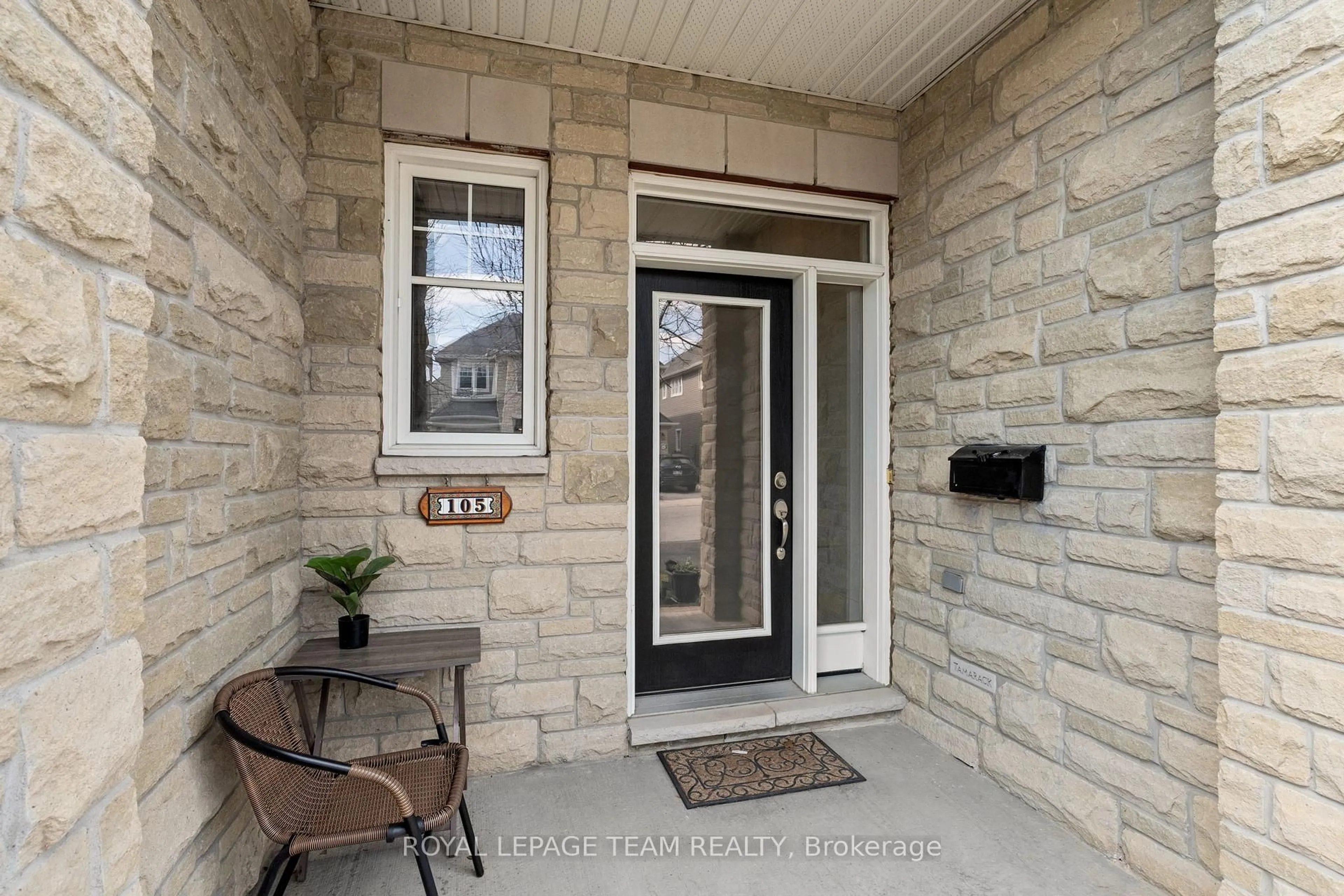 Indoor entryway for 105 Abetti Rdge, Ottawa Ontario K2J 0Y6