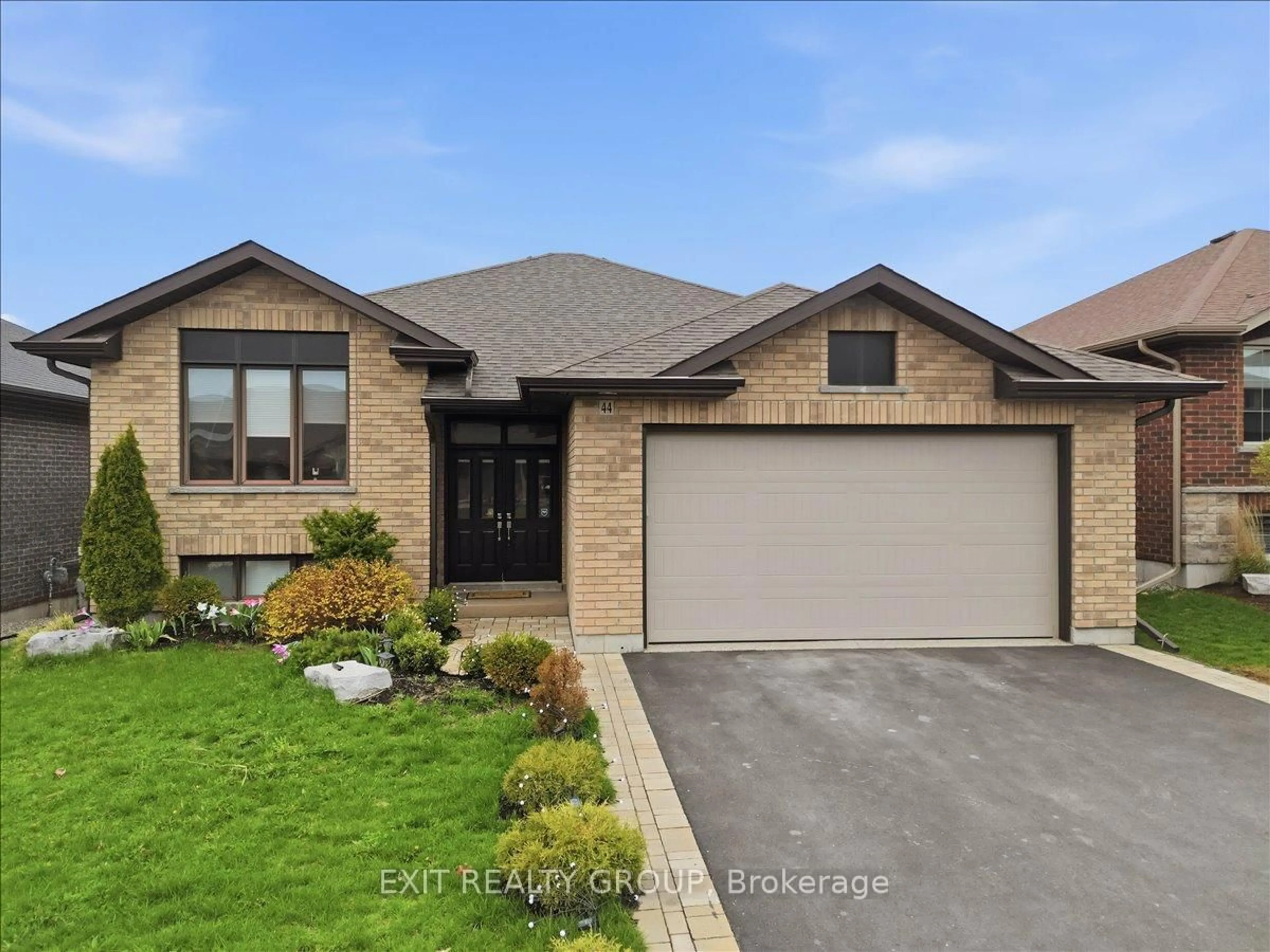 Home with brick exterior material, street for 44 Liberty Cres, Barry's Bay Ontario K0K 1B0