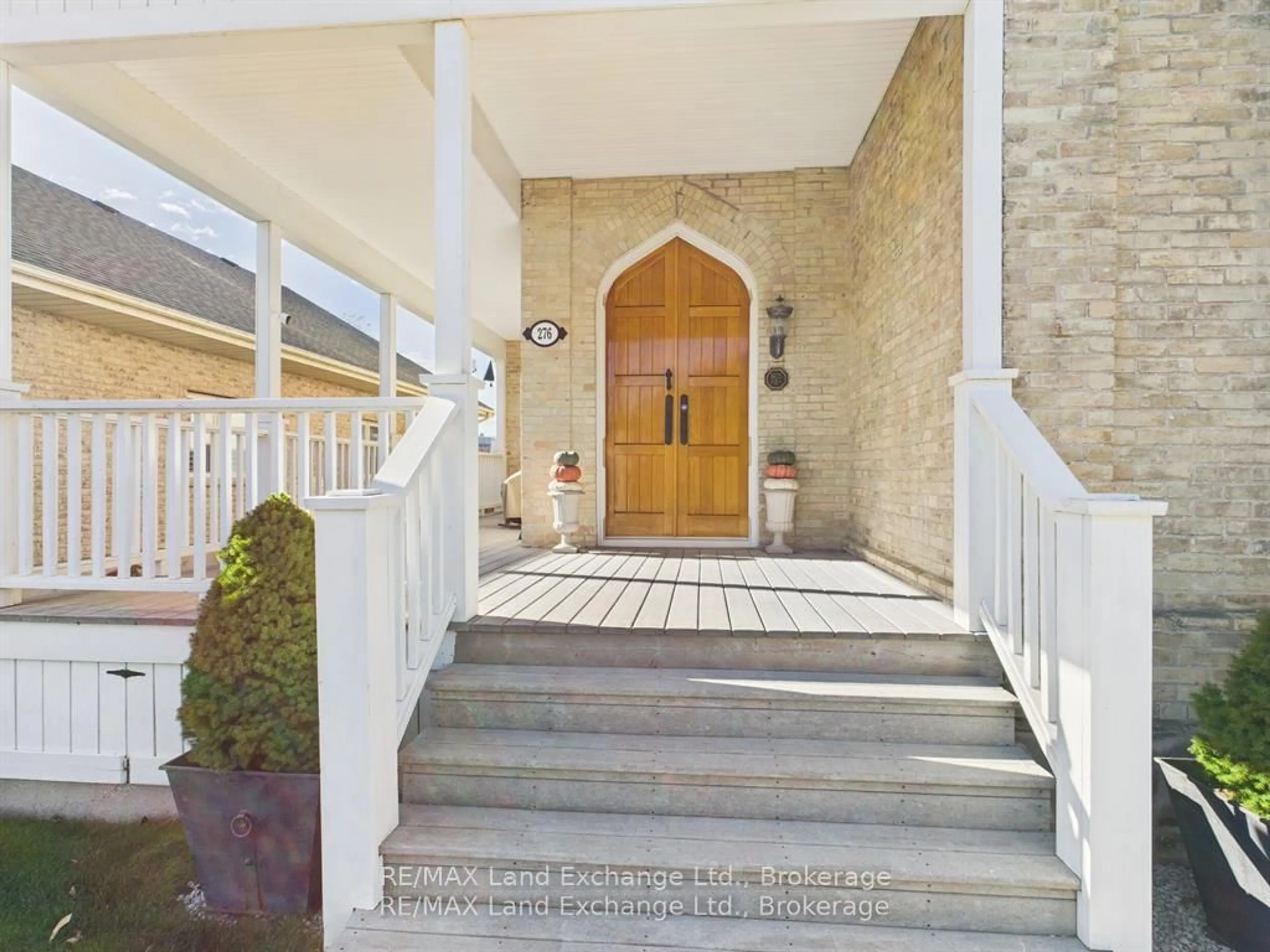 Indoor foyer for 276 Durham St, Kincardine Ontario N2Z 2X9