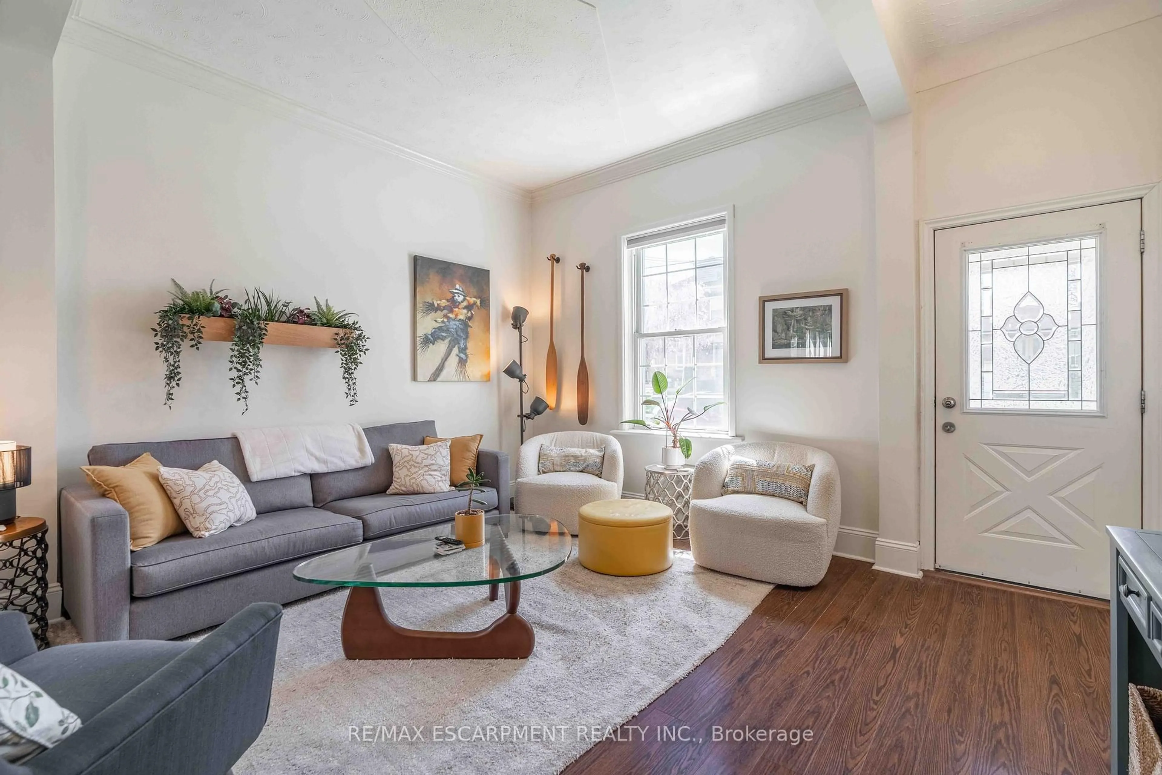 Living room with furniture, unknown for 203 Wood St, Hamilton Ontario L8L 3Z2