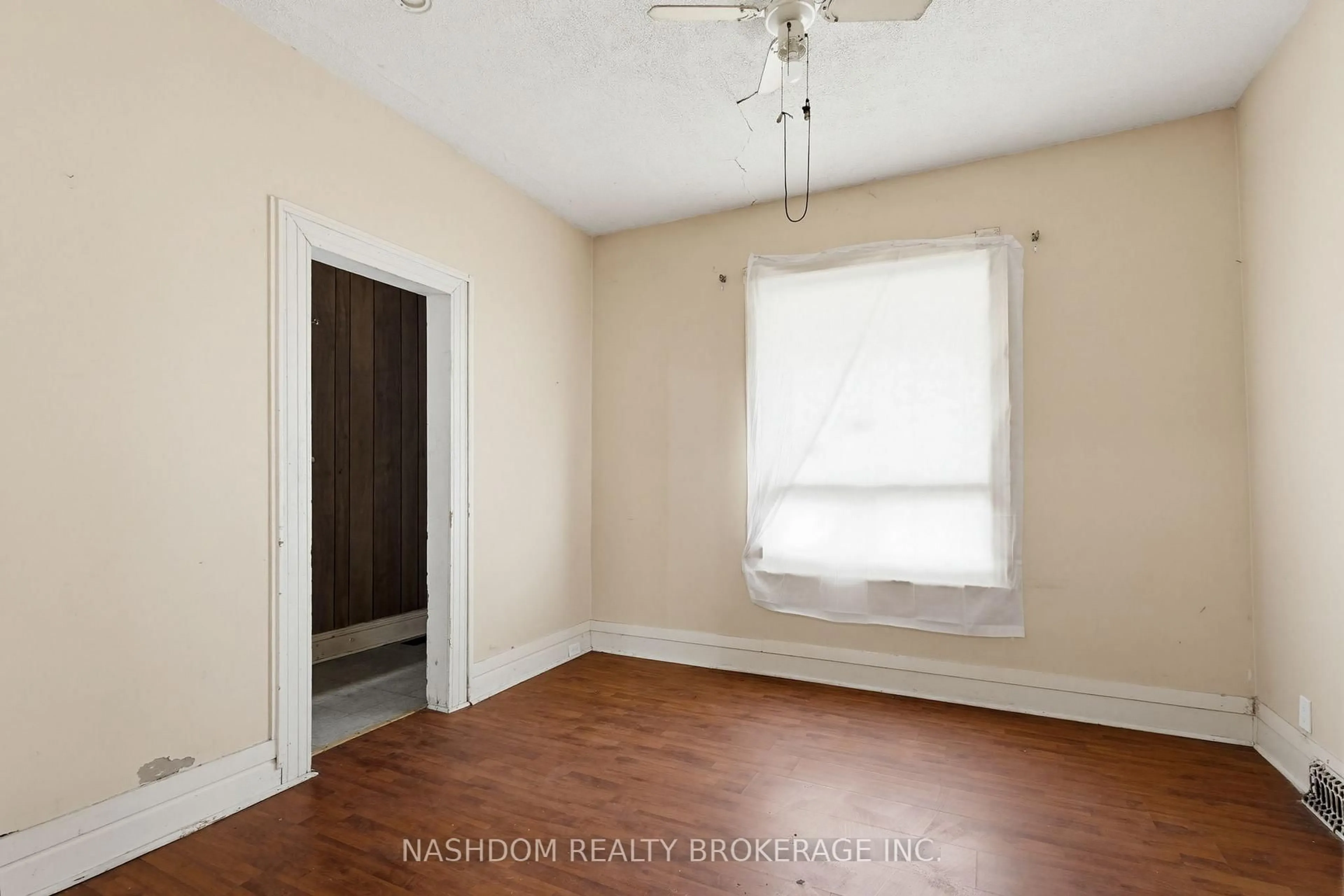A pic of a room for 39 Munroe St, Hamilton Ontario L8L 3V6