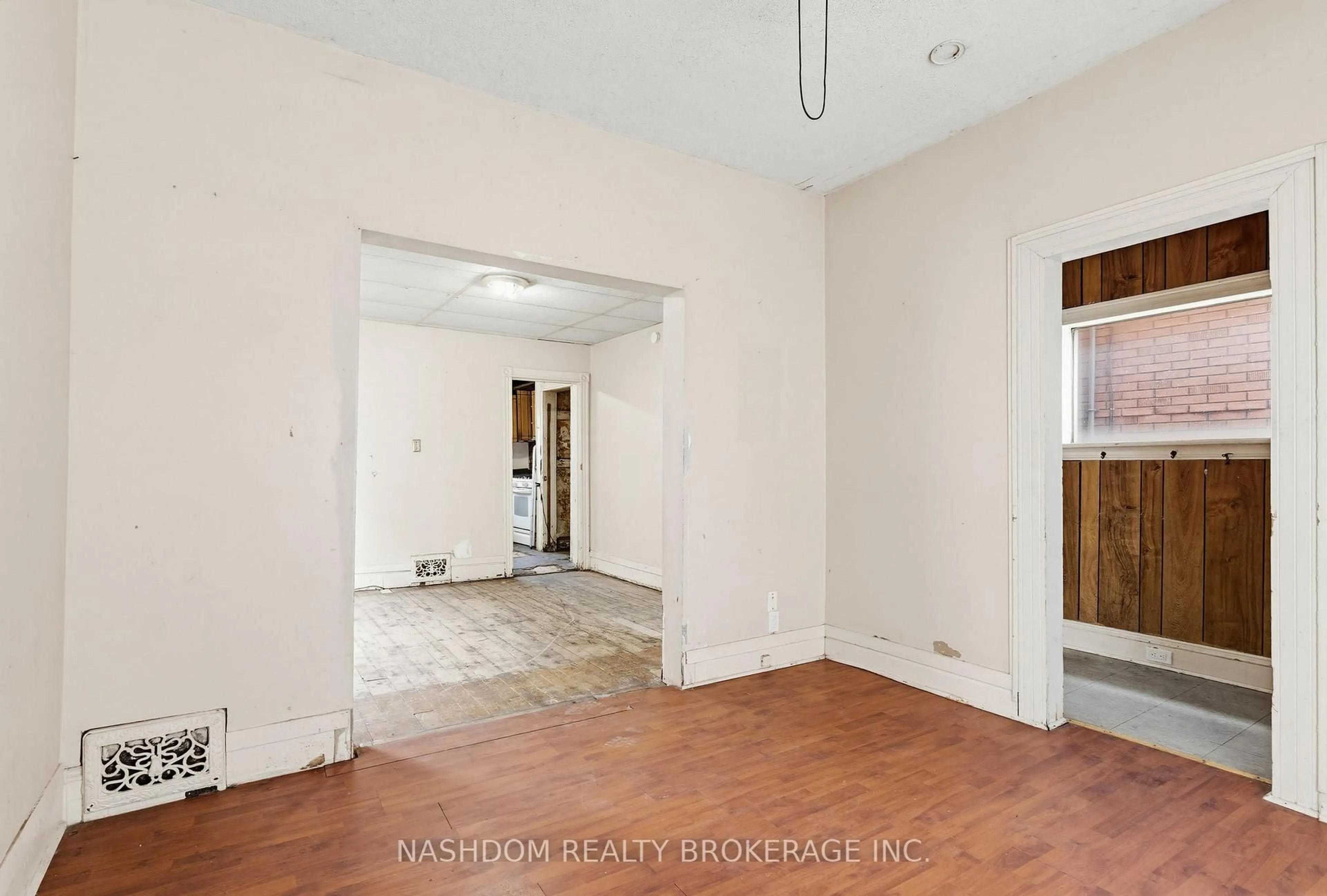 Unknown for 39 Munroe St, Hamilton Ontario L8L 3V6