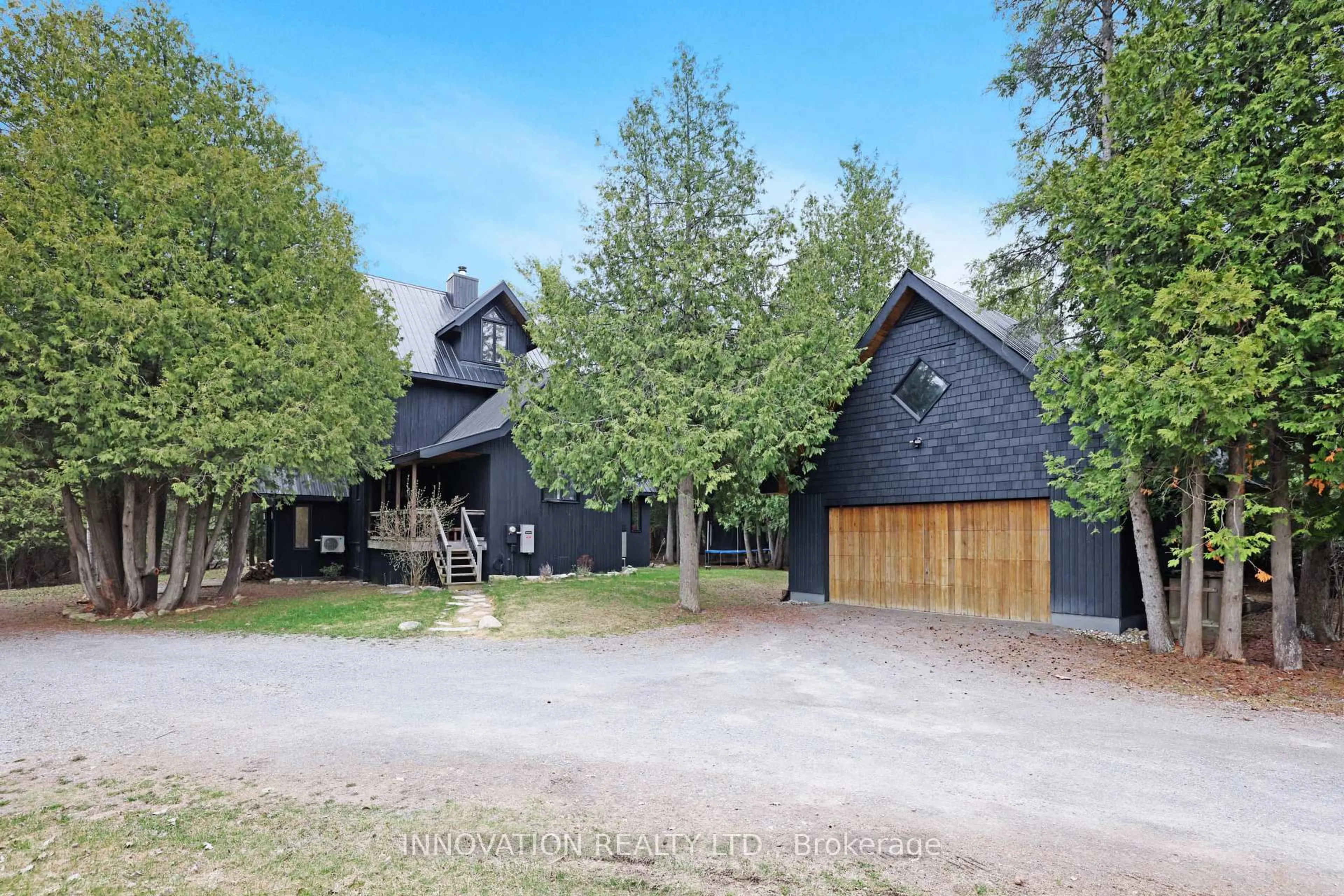 A pic from outside/outdoor area/front of a property/back of a property/a pic from drone, unknown for 113 Terraview Dr, Kinburn Ontario K0A 2H0