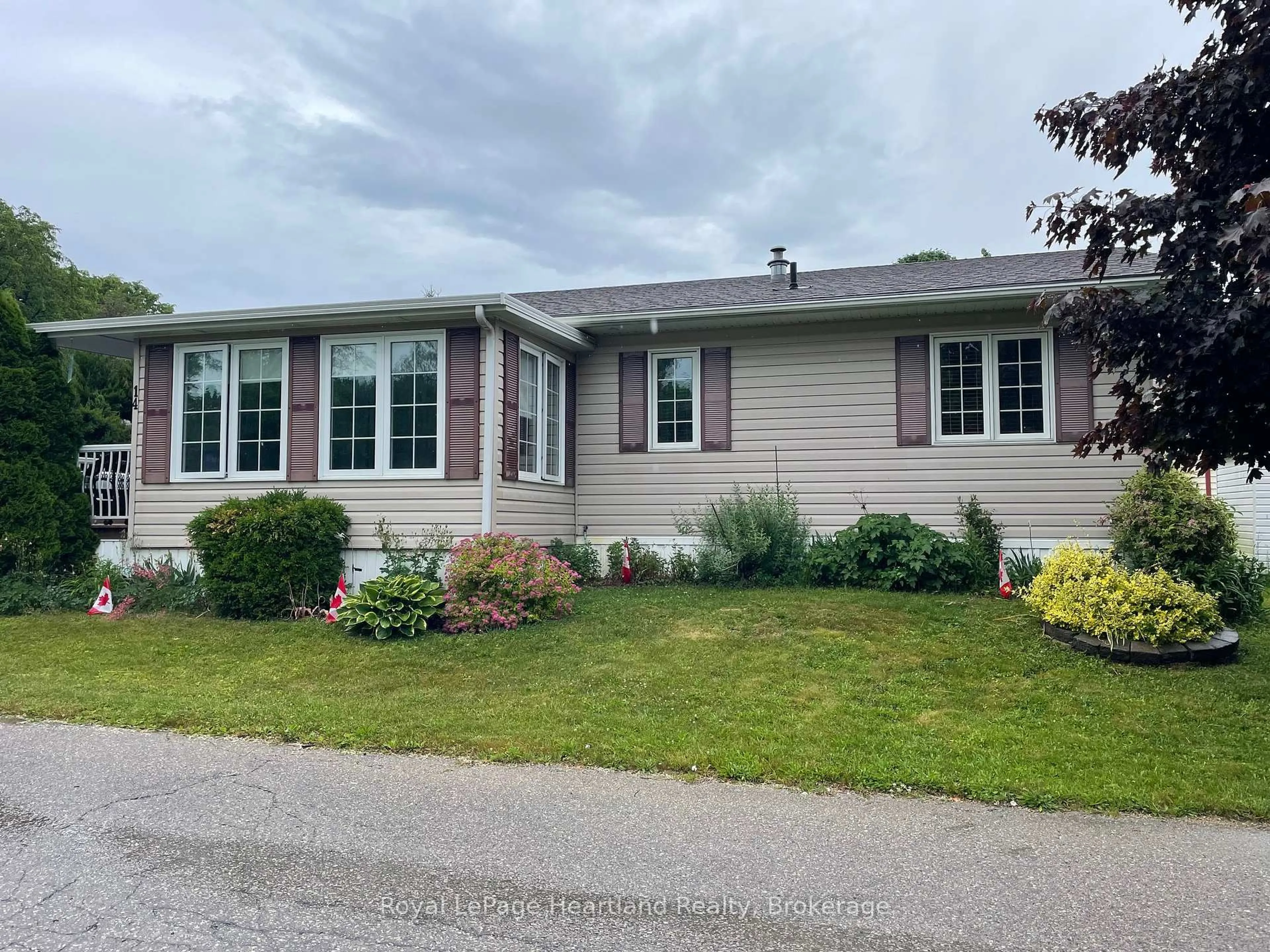 Home with vinyl exterior material, street for 14 GARDEN Rd, Ashfield-Colborne-Wawanosh Ontario N7A 3Y3