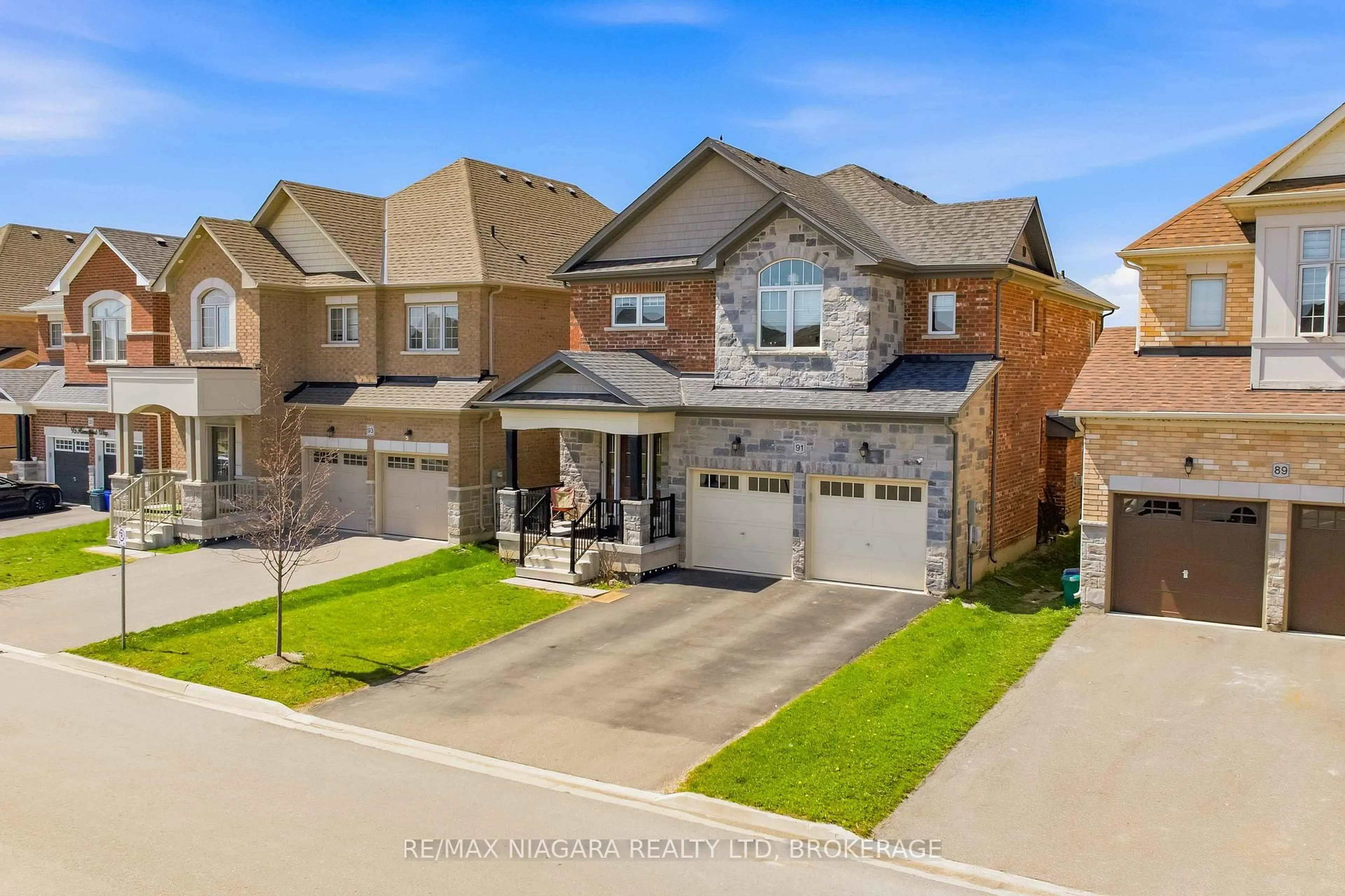 A pic from outside/outdoor area/front of a property/back of a property/a pic from drone, street for 91 Homestead Way, Thorold Ontario L2V 0B7