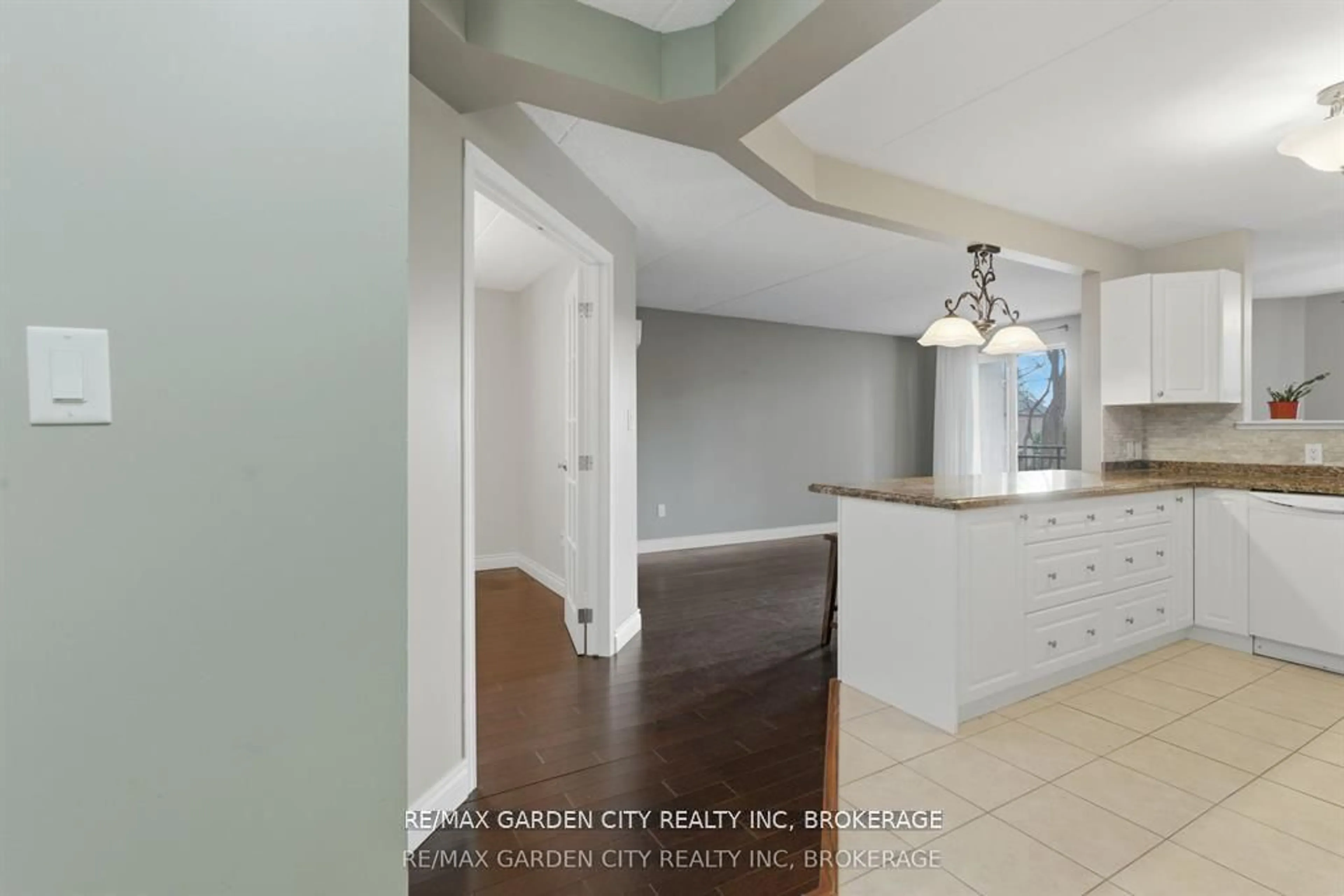 Unknown for 4658 Drummond Rd #230, Niagara Falls Ontario L2E 7E1