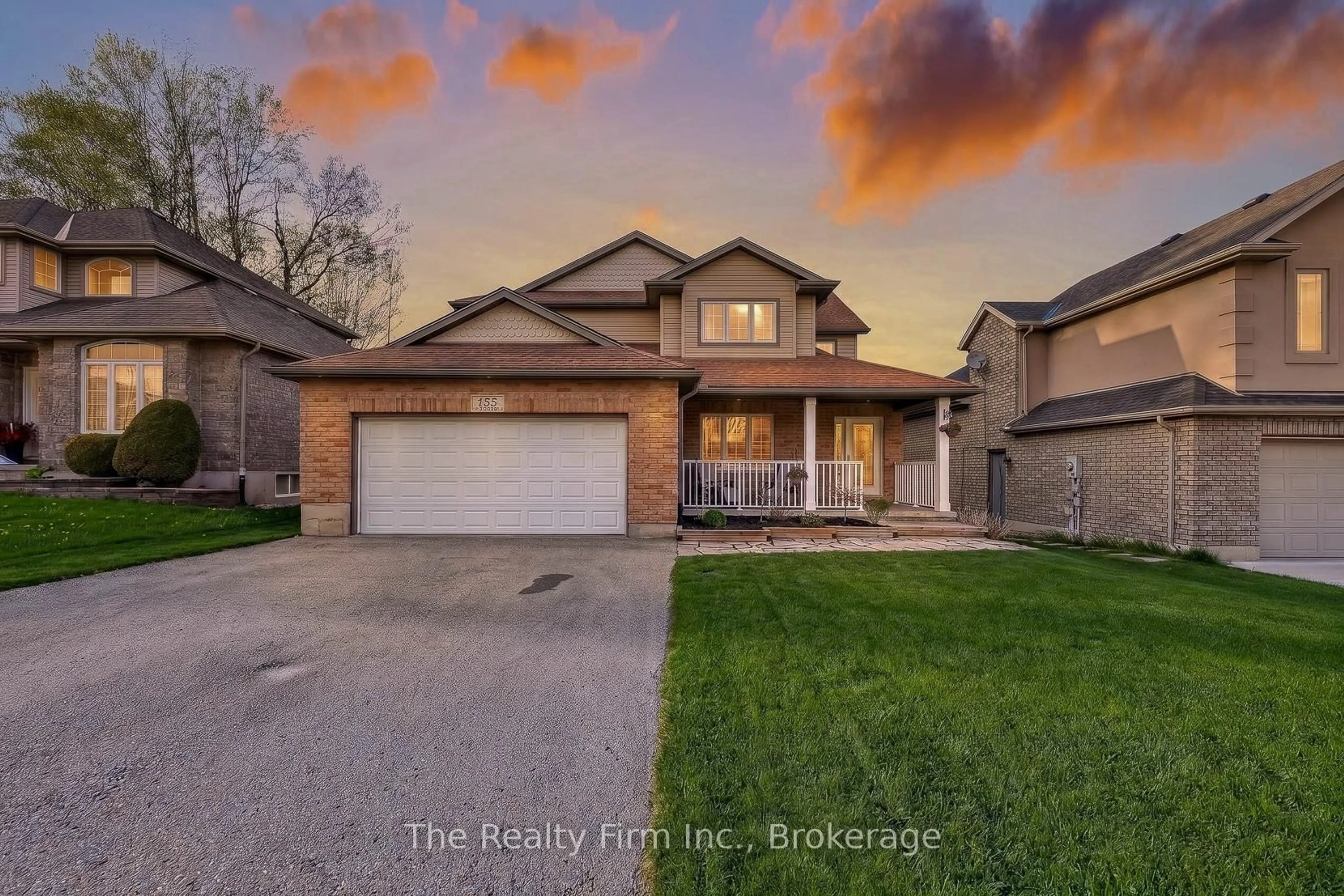 A pic from outside/outdoor area/front of a property/back of a property/a pic from drone, street for 155 Forestway Tr, Woodstock Ontario N4S 9A7