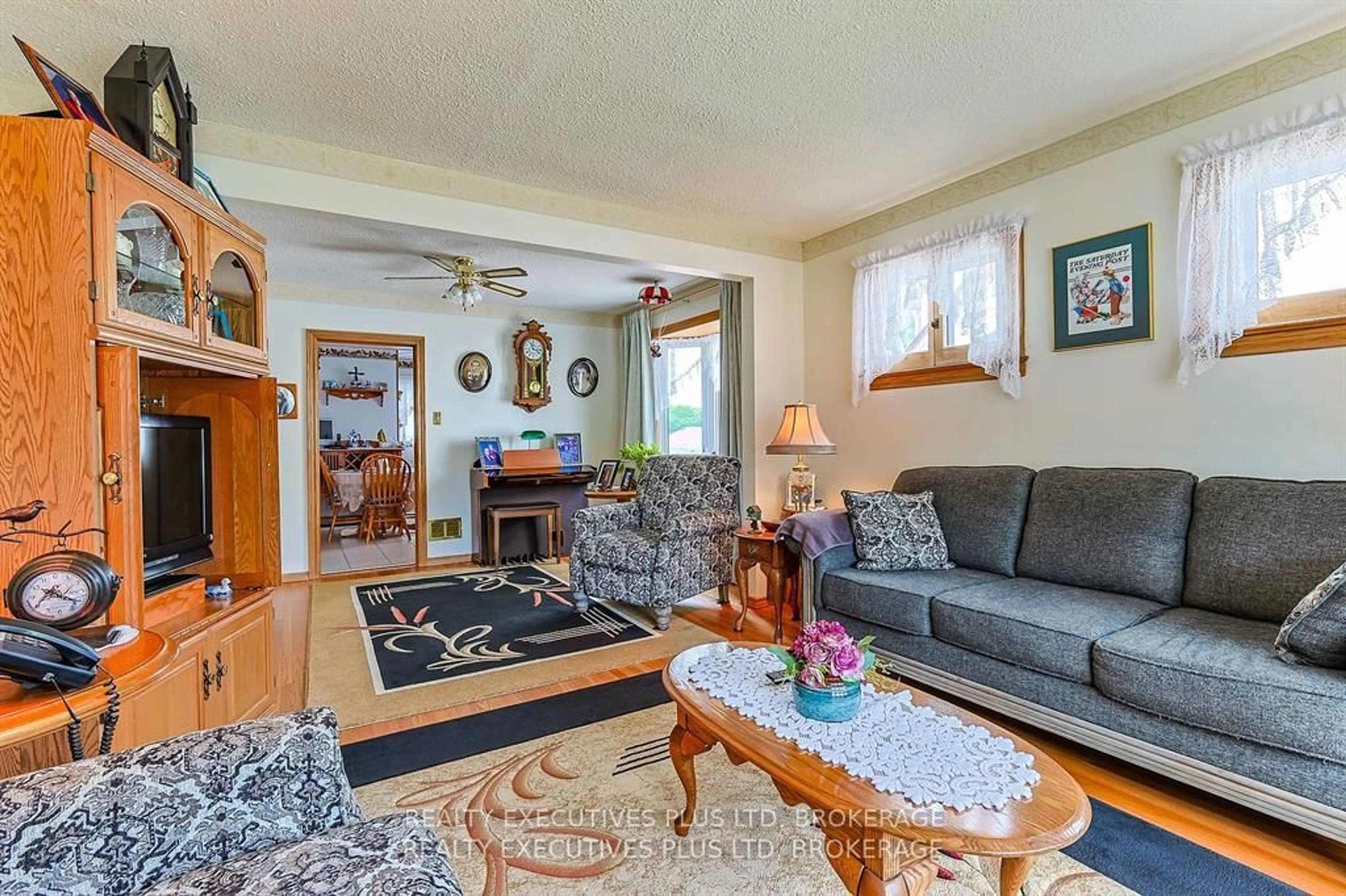 Living room with furniture, unknown for 6322 Monroe St, Niagara Falls Ontario L2G 2G8