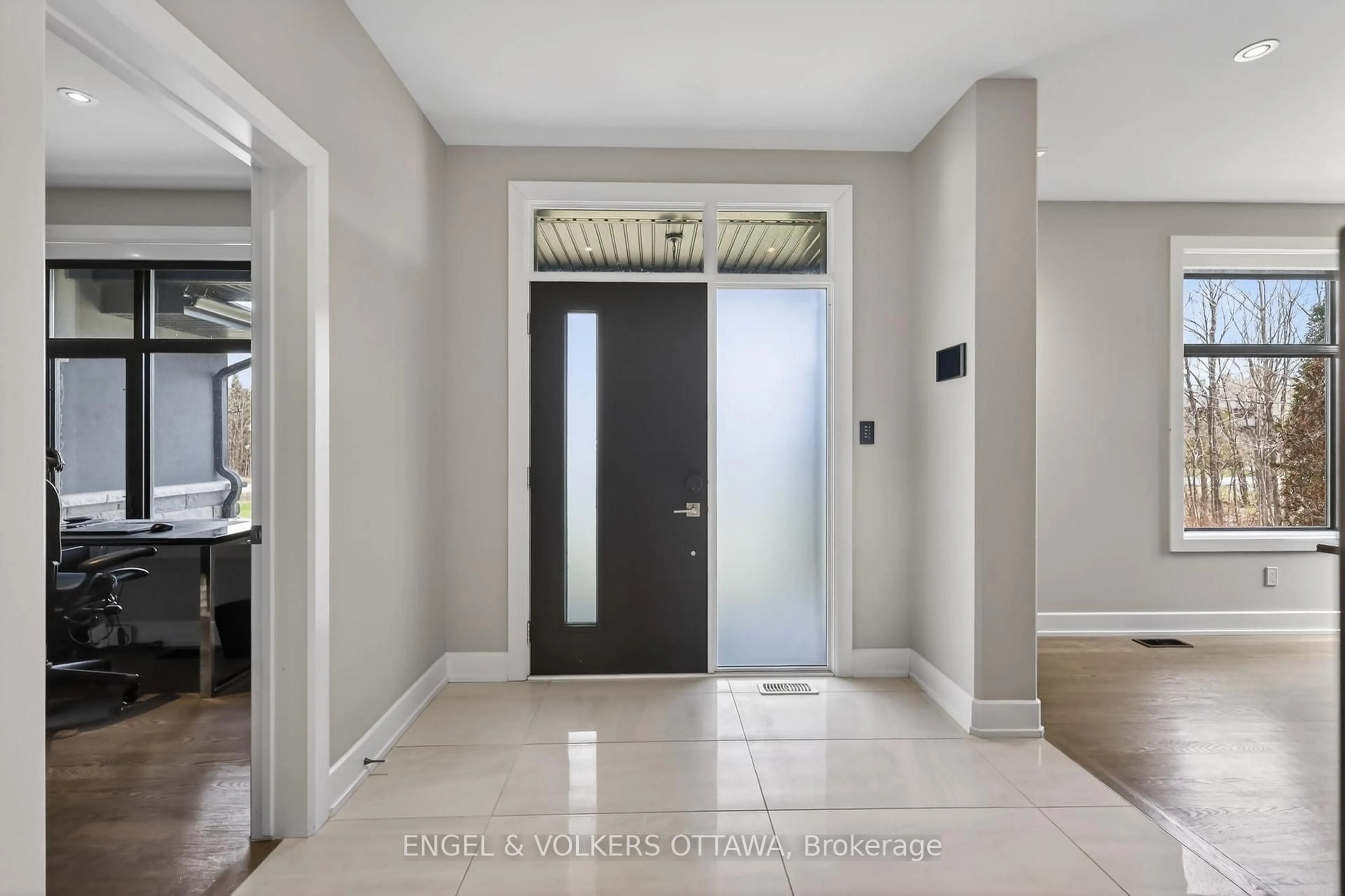 Indoor entryway for 234 Ridgemont Dr, Ashton Ontario K0A 1B0