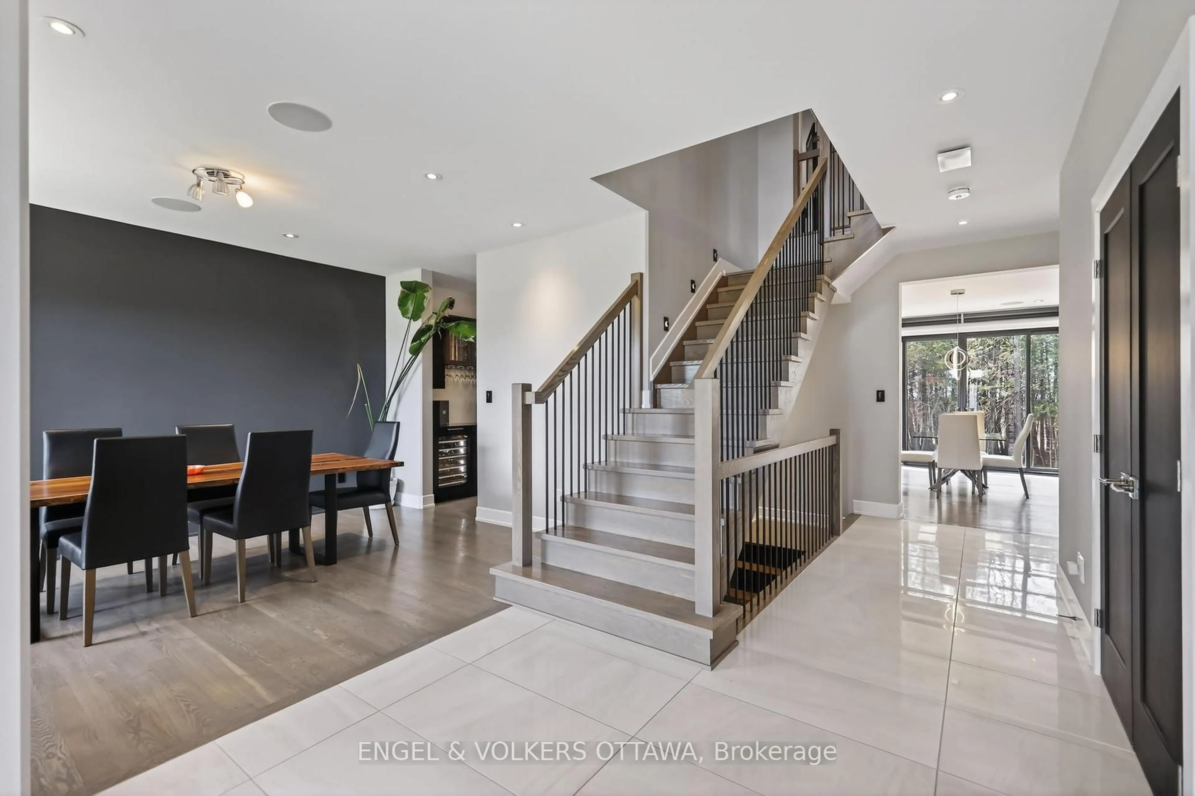 Indoor foyer for 234 Ridgemont Dr, Ashton Ontario K0A 1B0