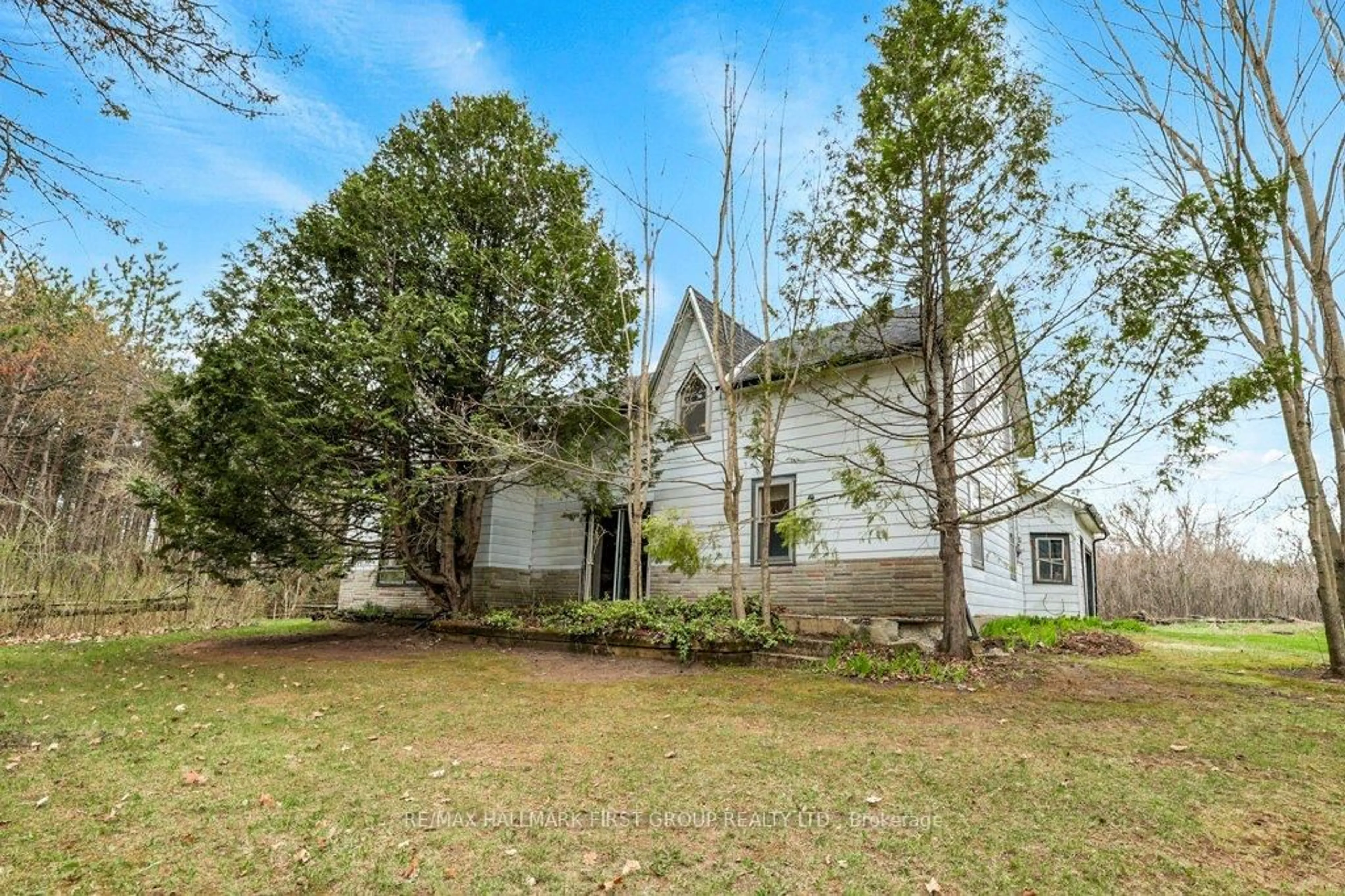 A pic from outside/outdoor area/front of a property/back of a property/a pic from drone, unknown for 324 Thomasburg Rd, Thomasburg Ontario K0K 3H0