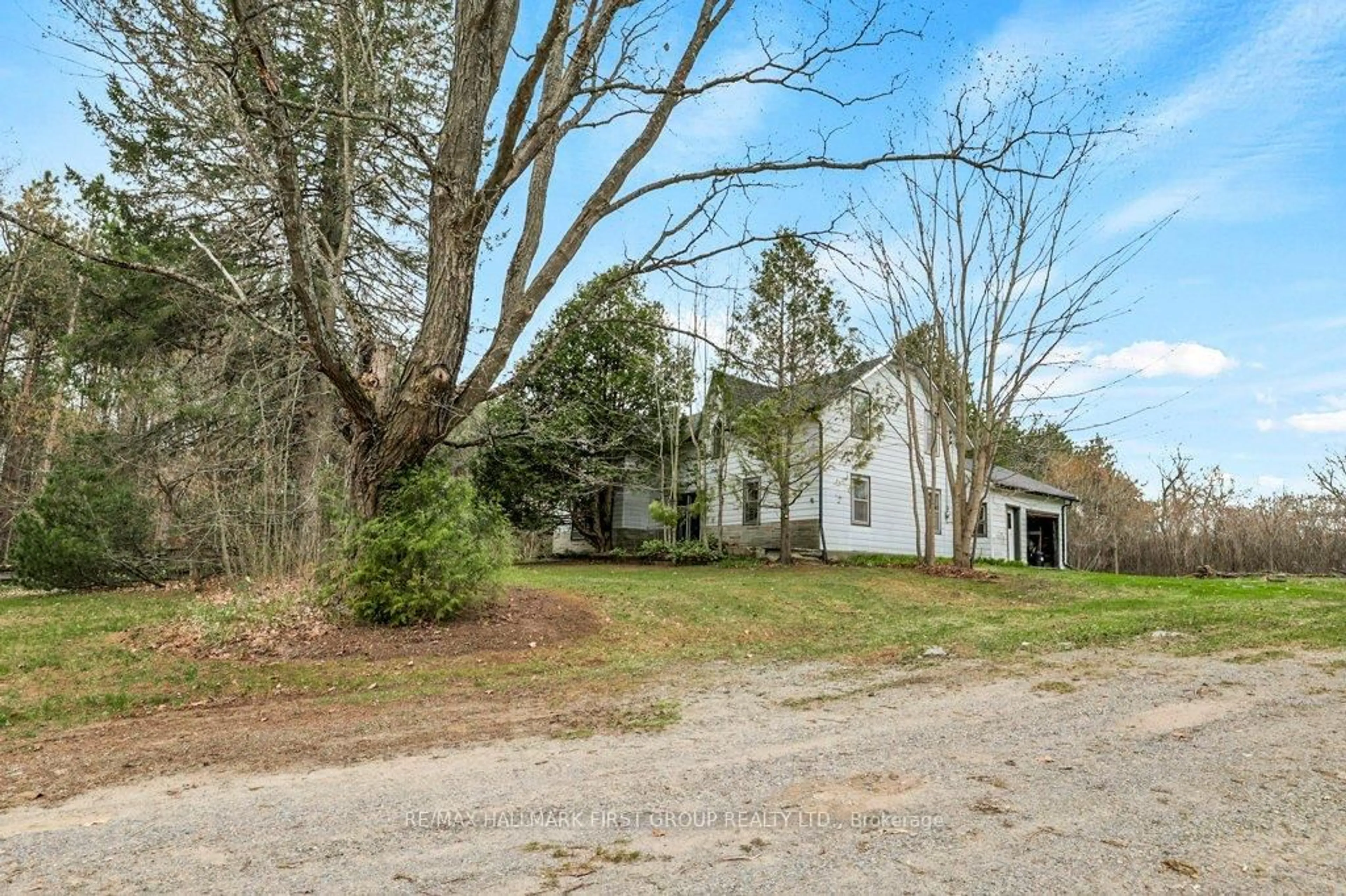 A pic from outside/outdoor area/front of a property/back of a property/a pic from drone, unknown for 324 Thomasburg Rd, Thomasburg Ontario K0K 3H0